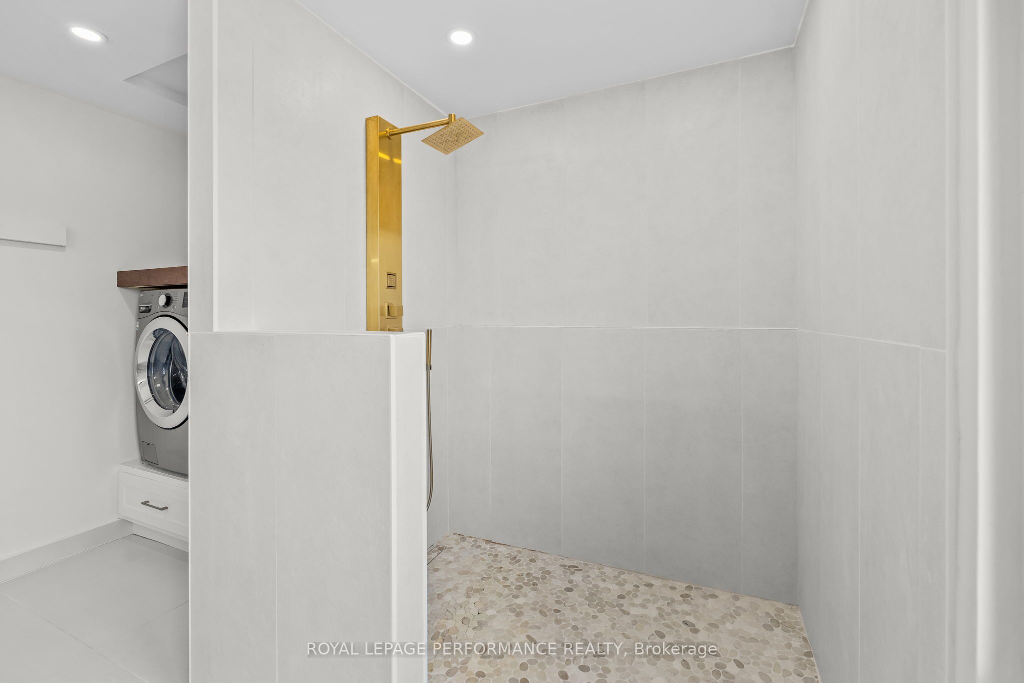 434 Lemay Street Property Photo 34