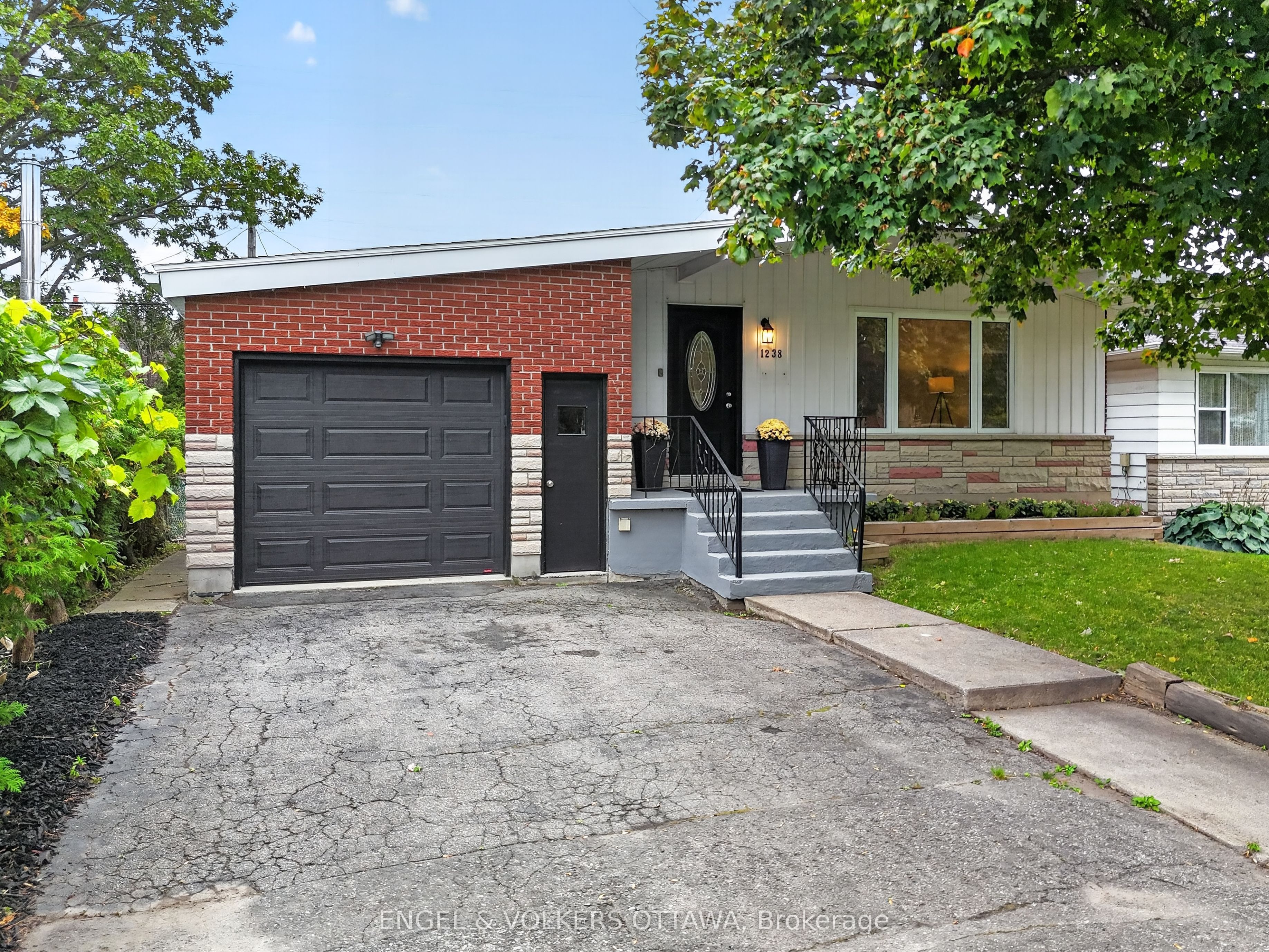 1238 St. Paul Avenue Property Photo 1
