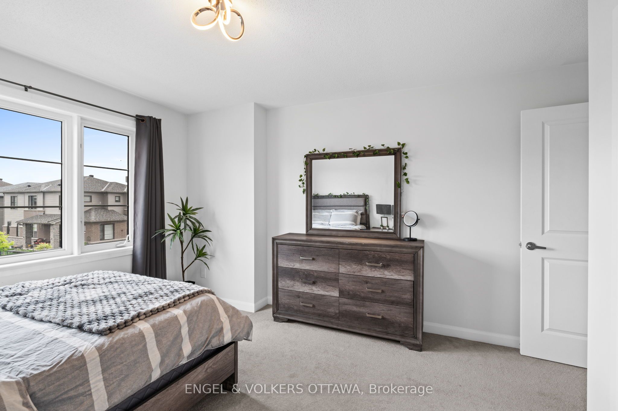 195 Alex Polowin Avenue Property Photo 25