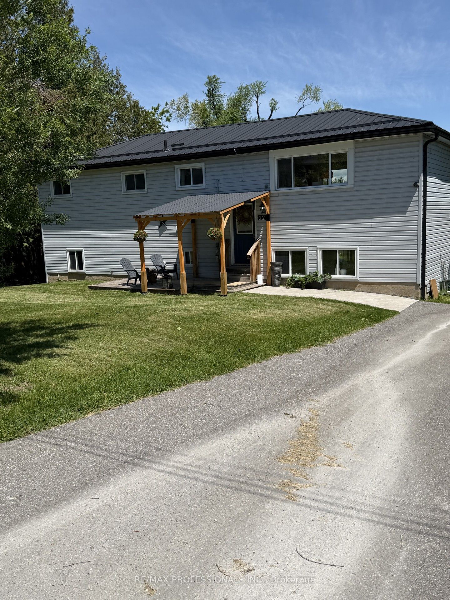 22 Lawrence Street N Property Photo 1