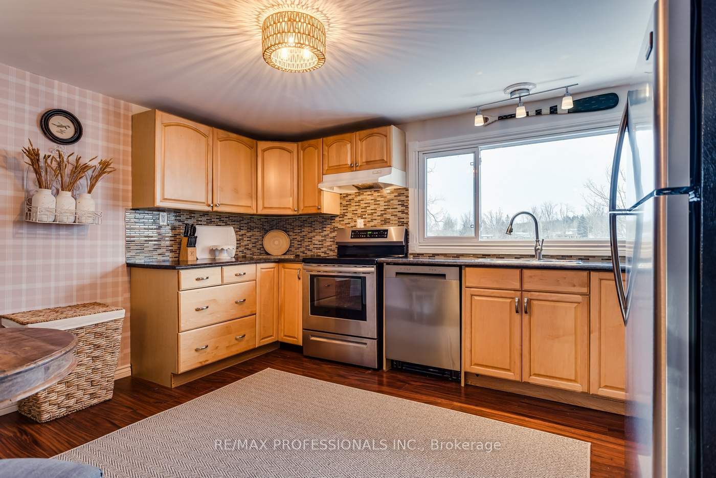 22 Lawrence Street N Property Photo 15