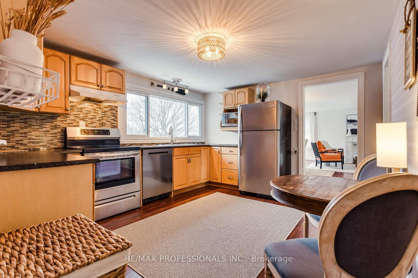 22 Lawrence Street N Property Photo 16