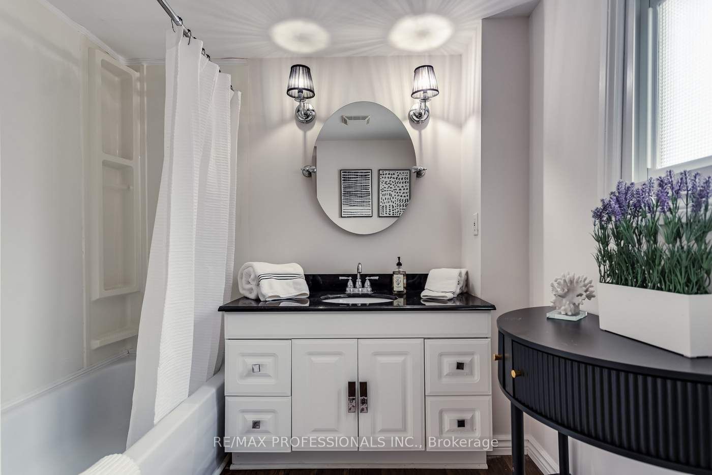 22 Lawrence Street N Property Photo 21