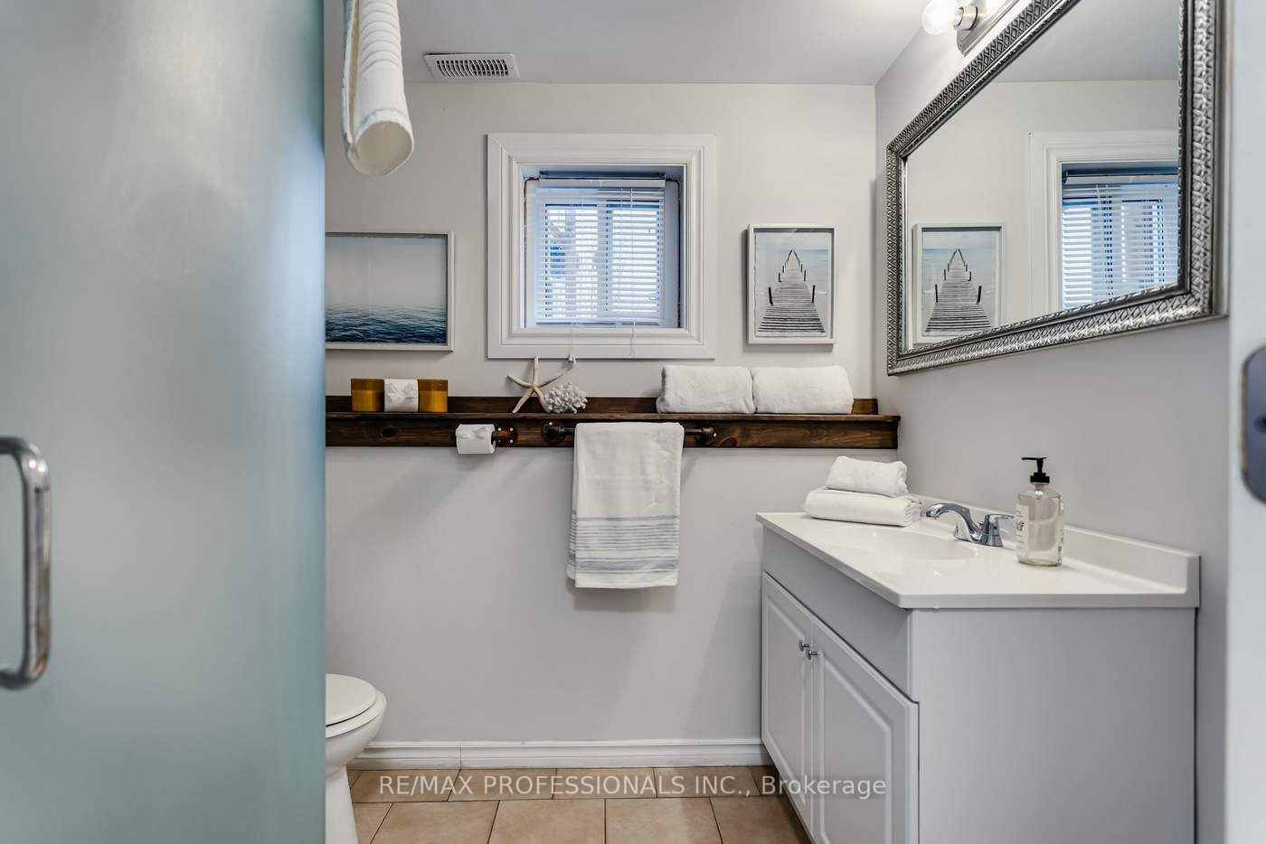 22 Lawrence Street N Property Photo 31