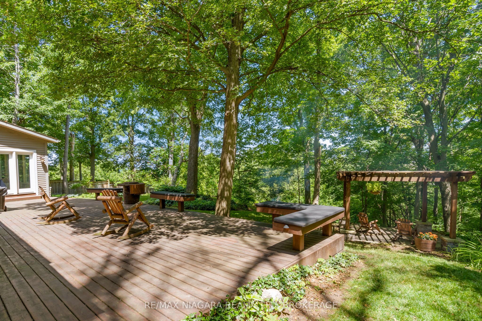 429 Ridge Road E Property Photo 6