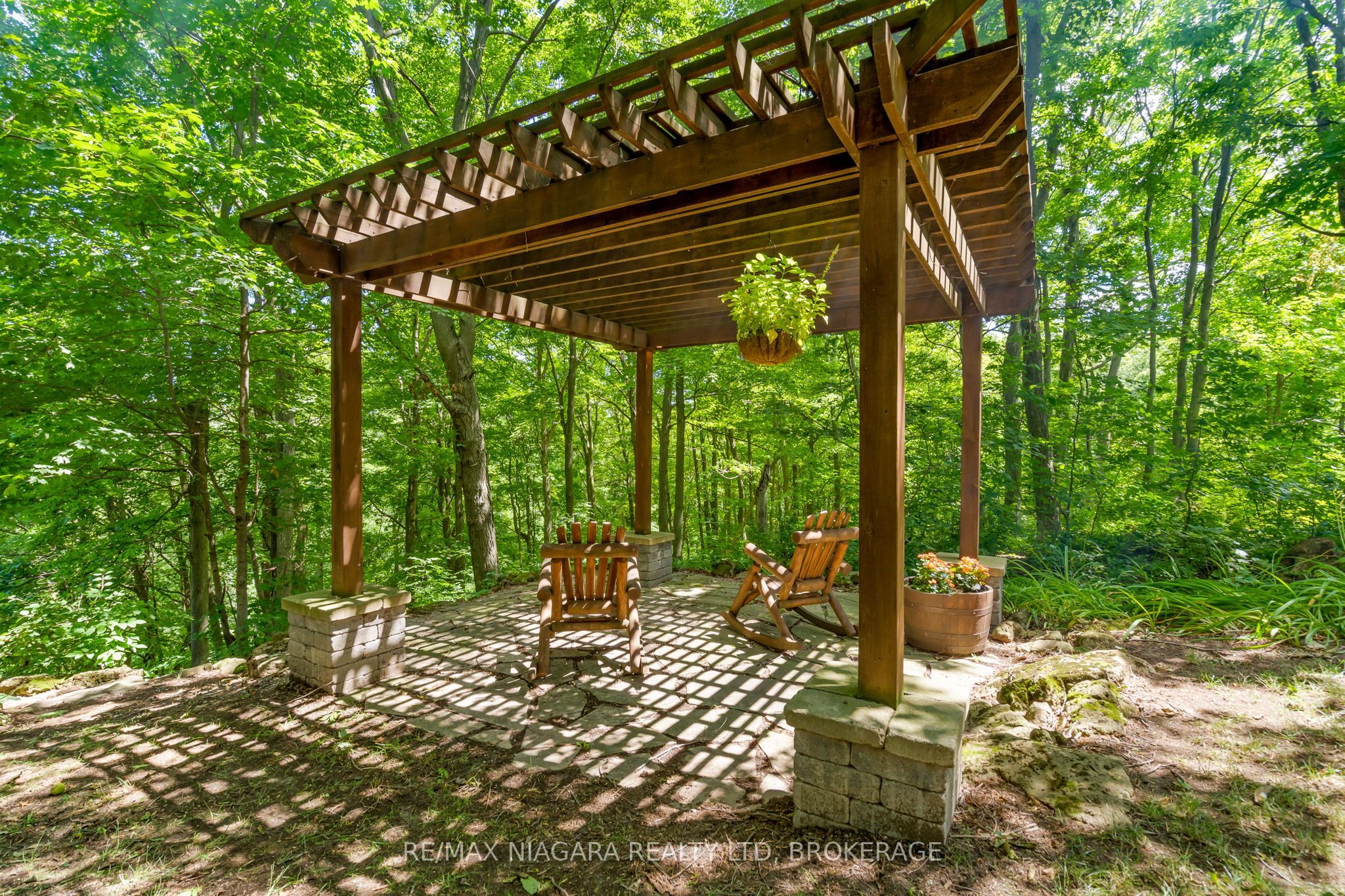429 Ridge Road E Property Photo 18