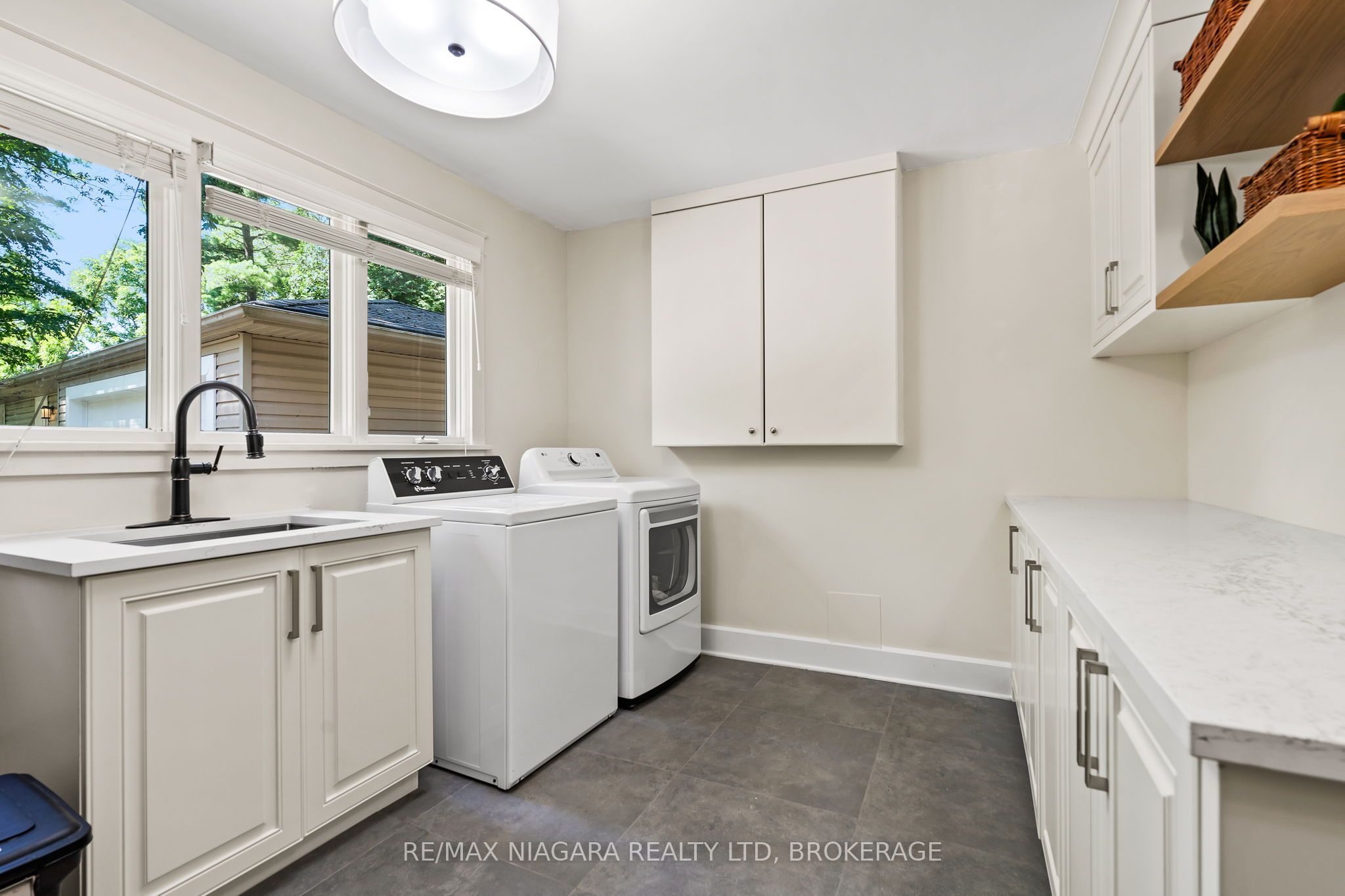 429 Ridge Road E Property Photo 37