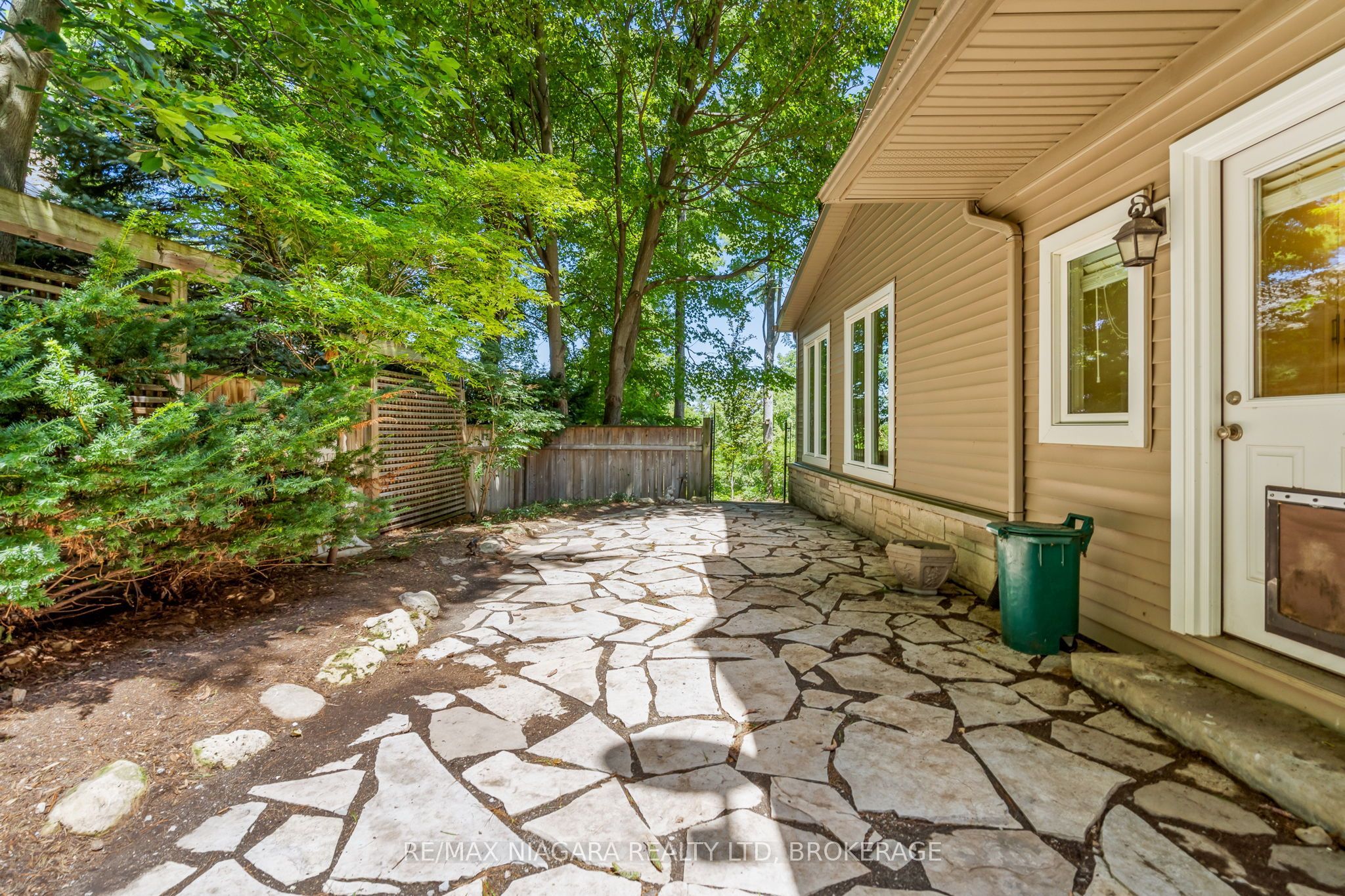 429 Ridge Road E Property Photo 48