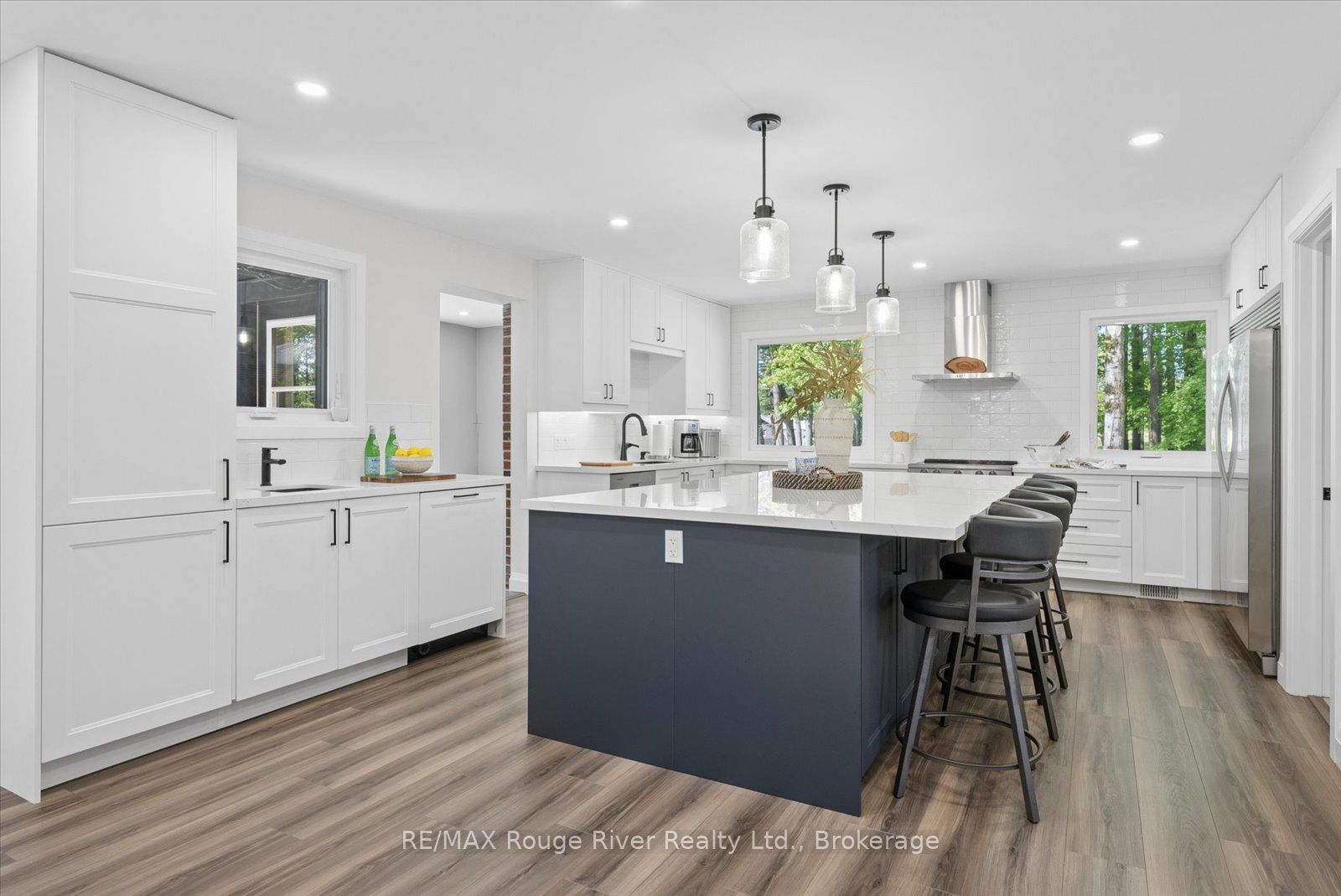 1004 Telecom Road Property Photo 1