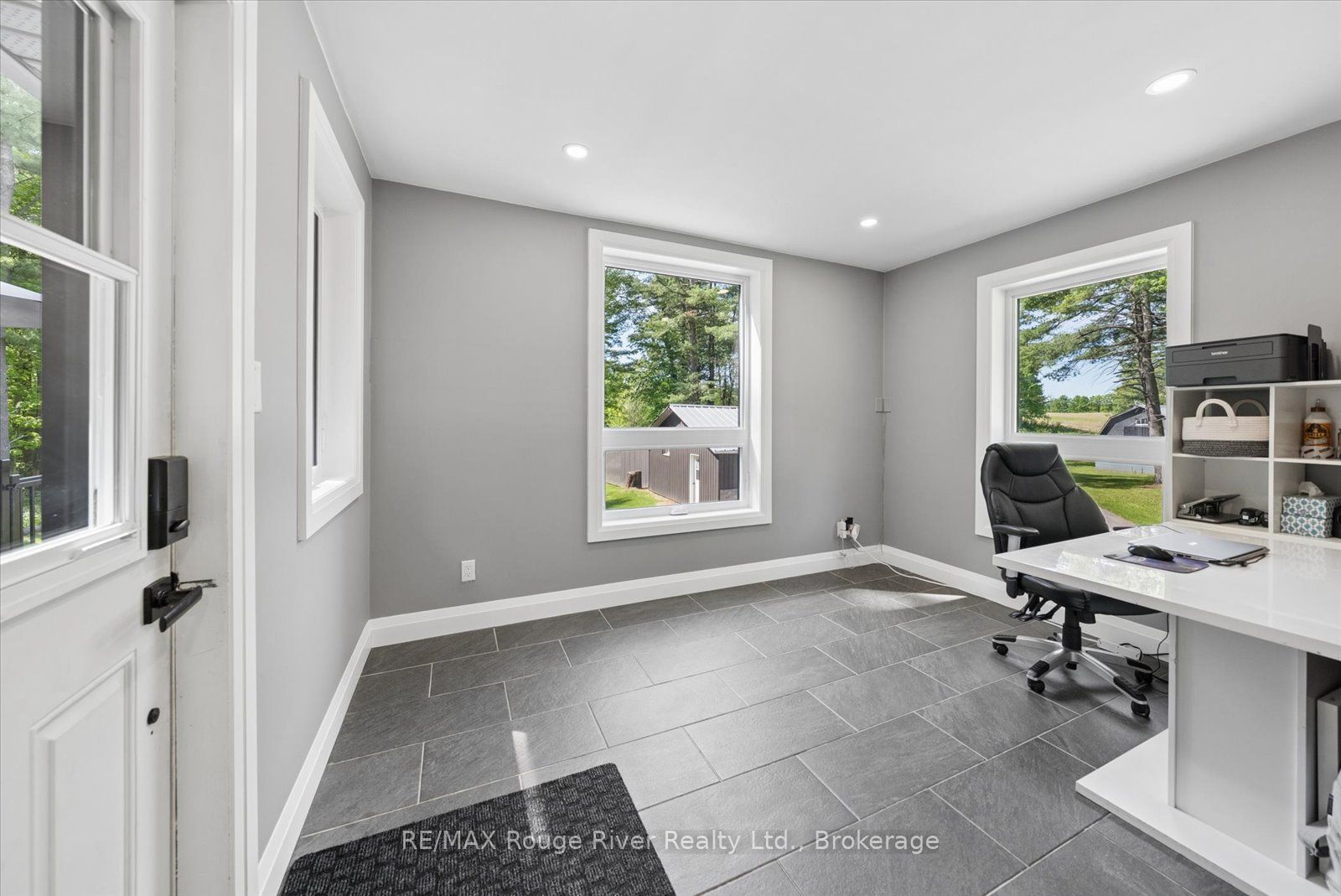 1004 Telecom Road Property Photo 11