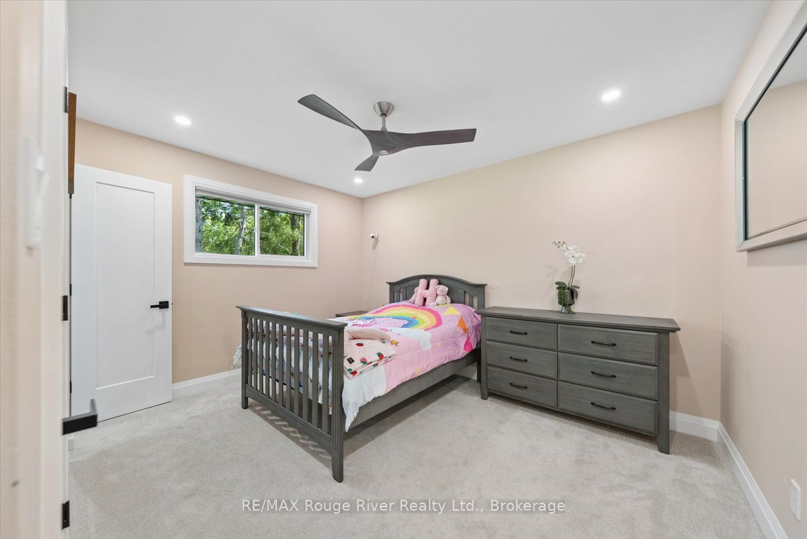 1004 Telecom Road Property Photo 14