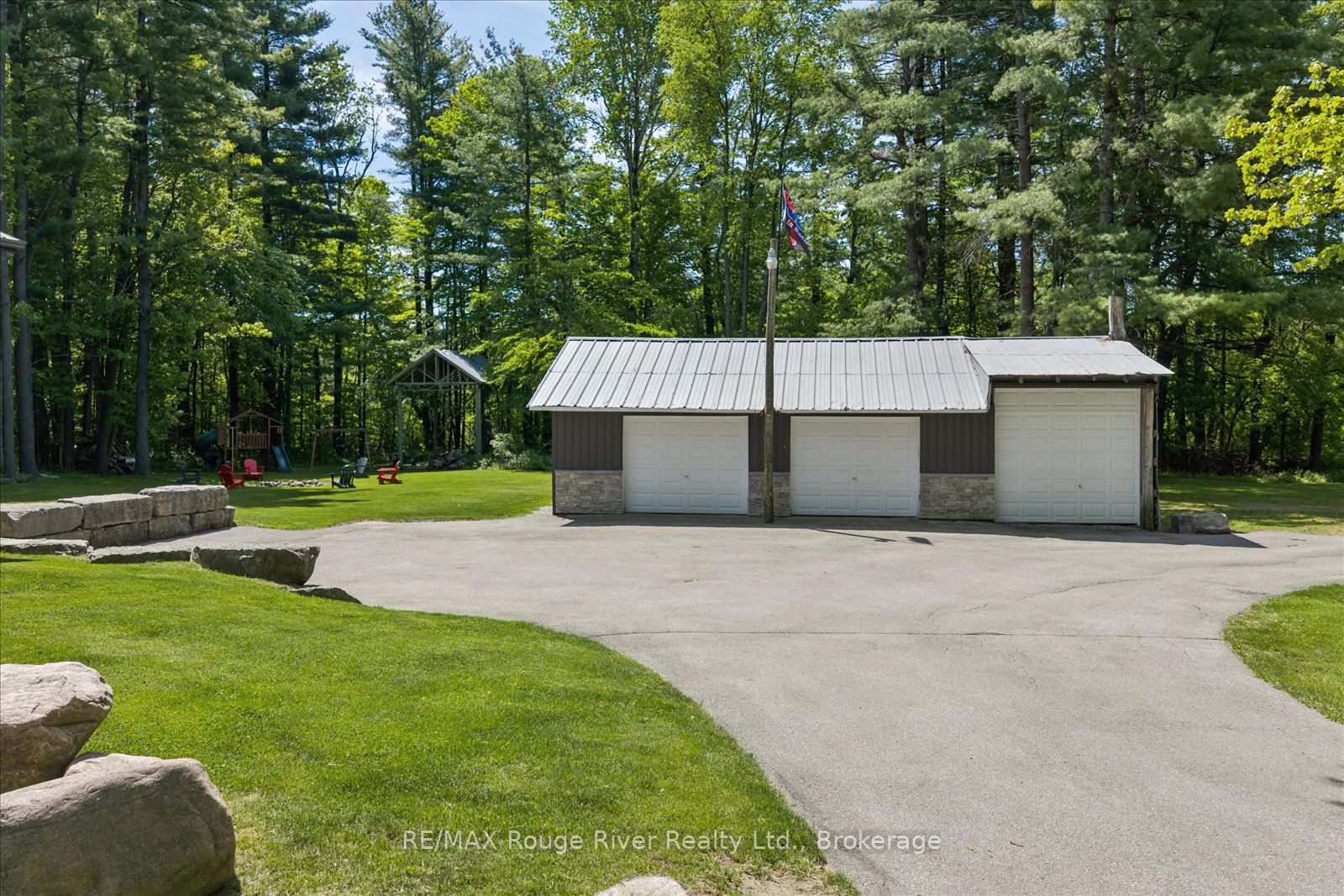 1004 Telecom Road Property Photo 27