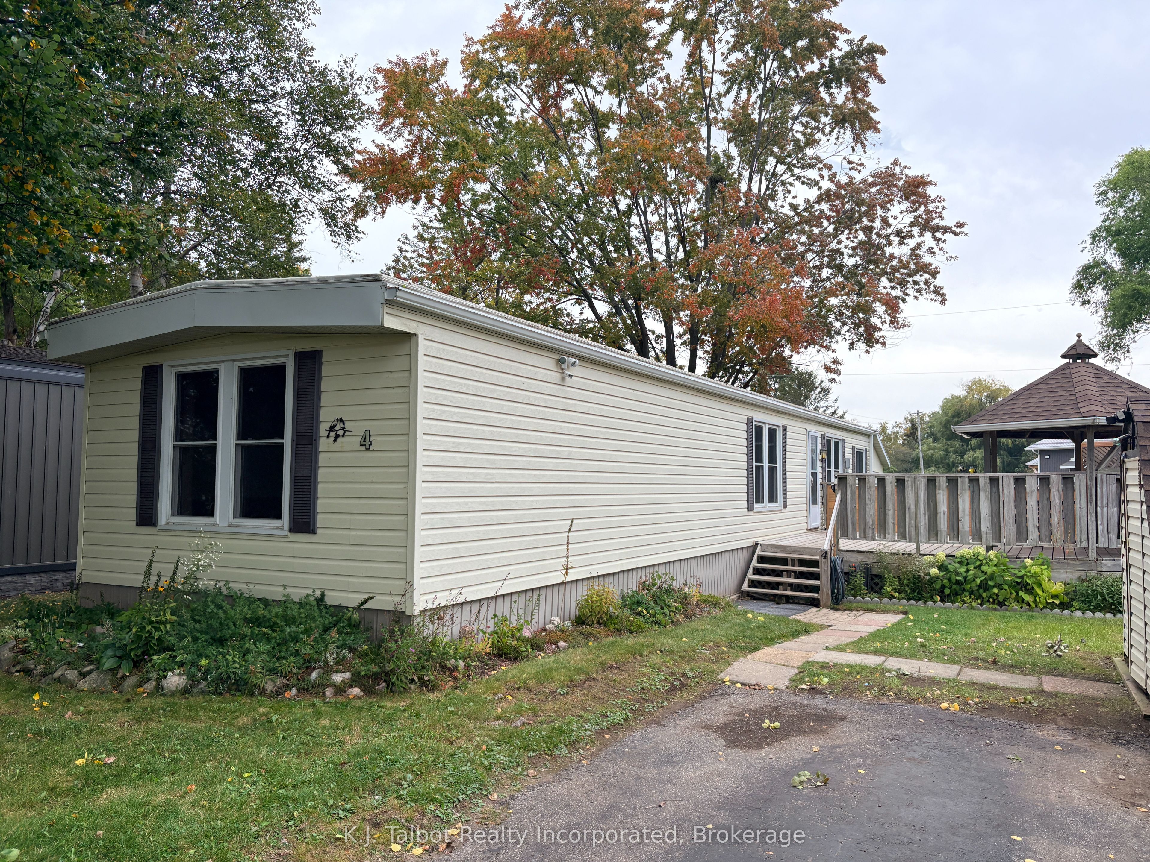 4 Poplar Lane Property Photo 1