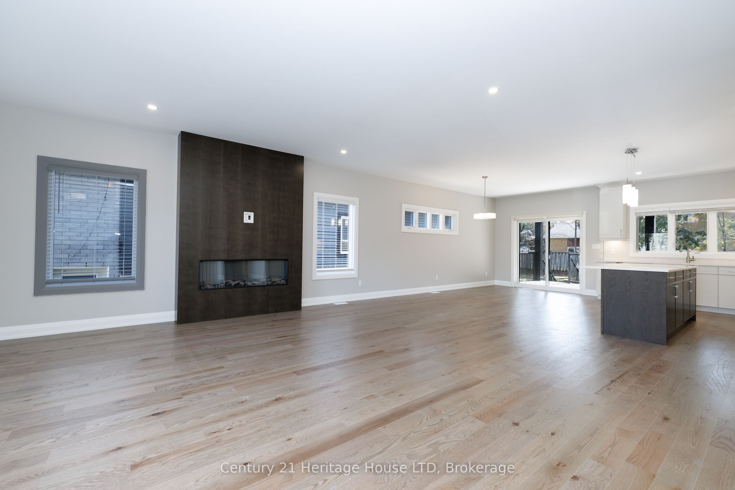 338 Sugarloaf Street Property Photo 8