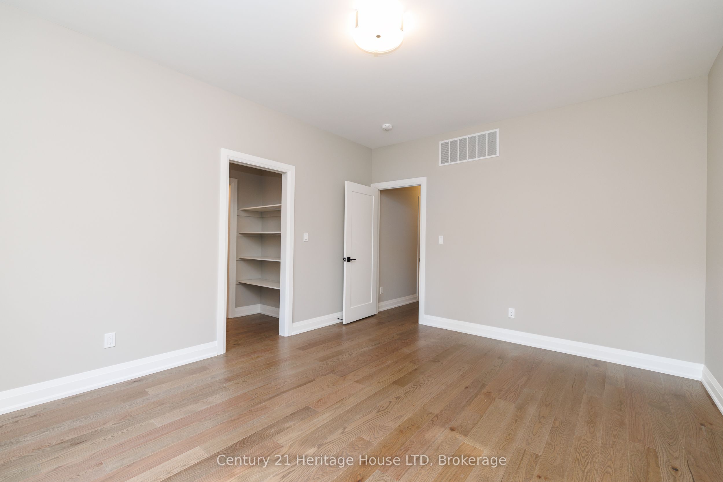 338 Sugarloaf Street Property Photo 24