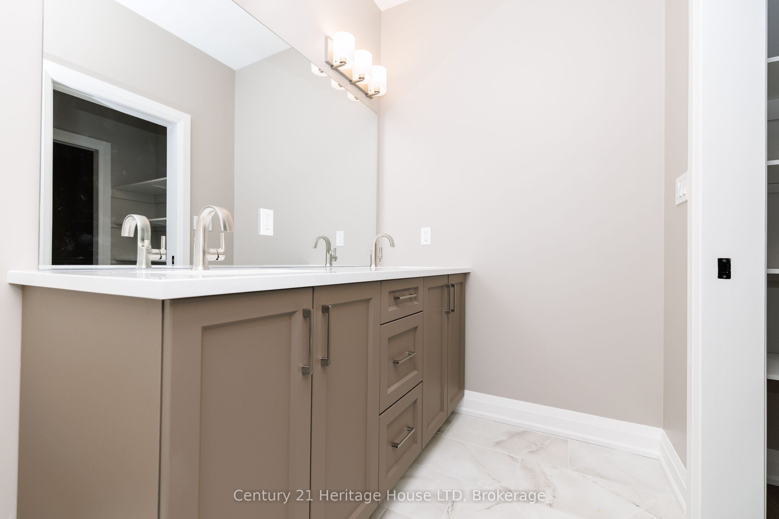 338 Sugarloaf Street Property Photo 29