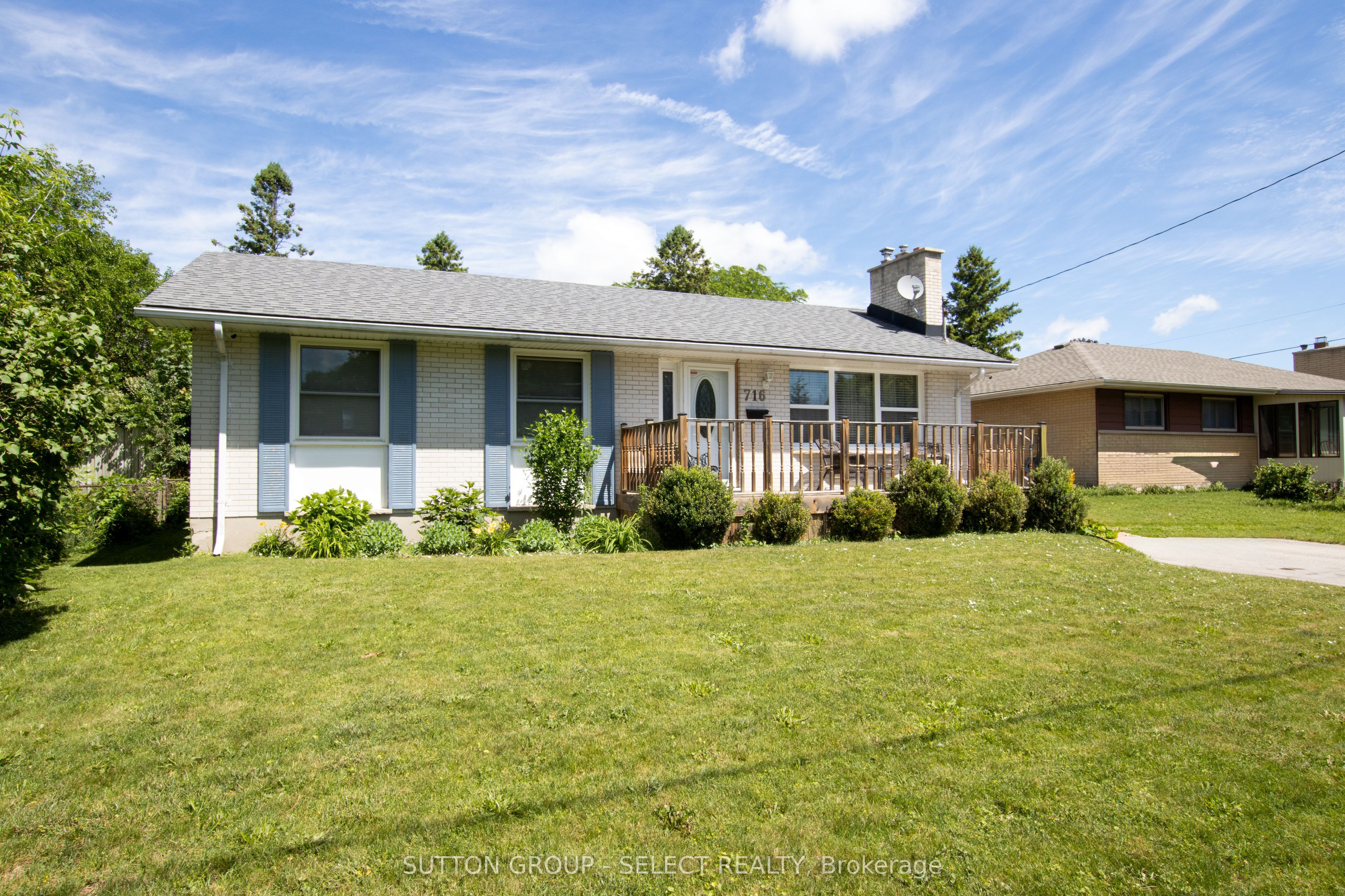 716 Monsarrat Avenue Property Photo 1