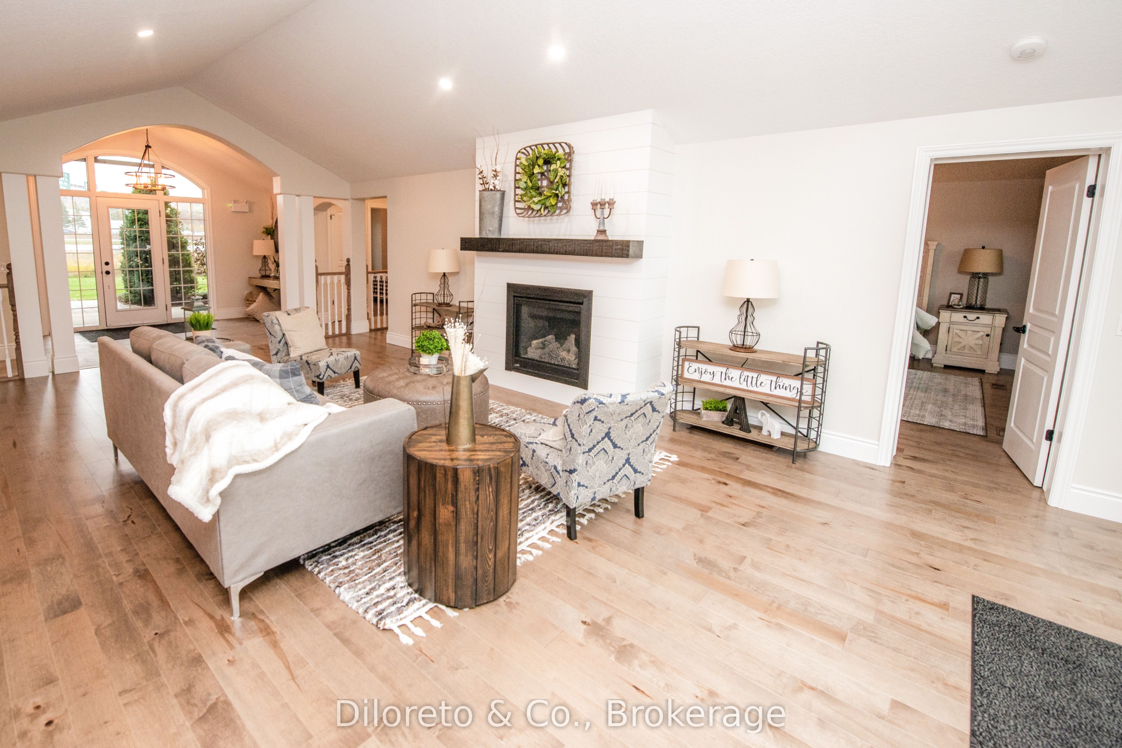 7307 Sideroad 5 W A Property Photo 14