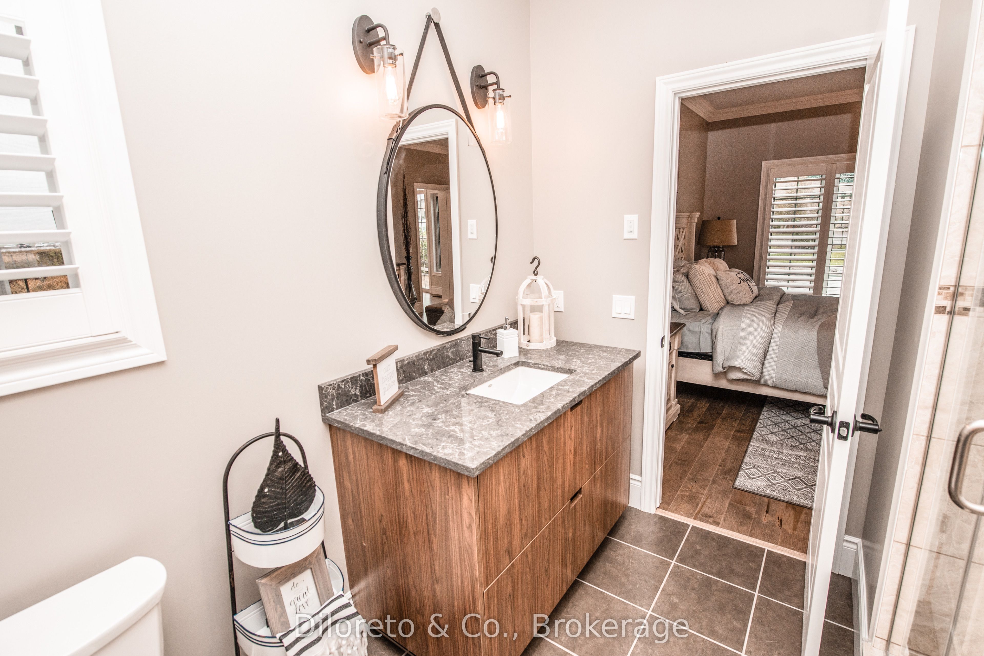 7307 Sideroad 5 W A Property Photo 18