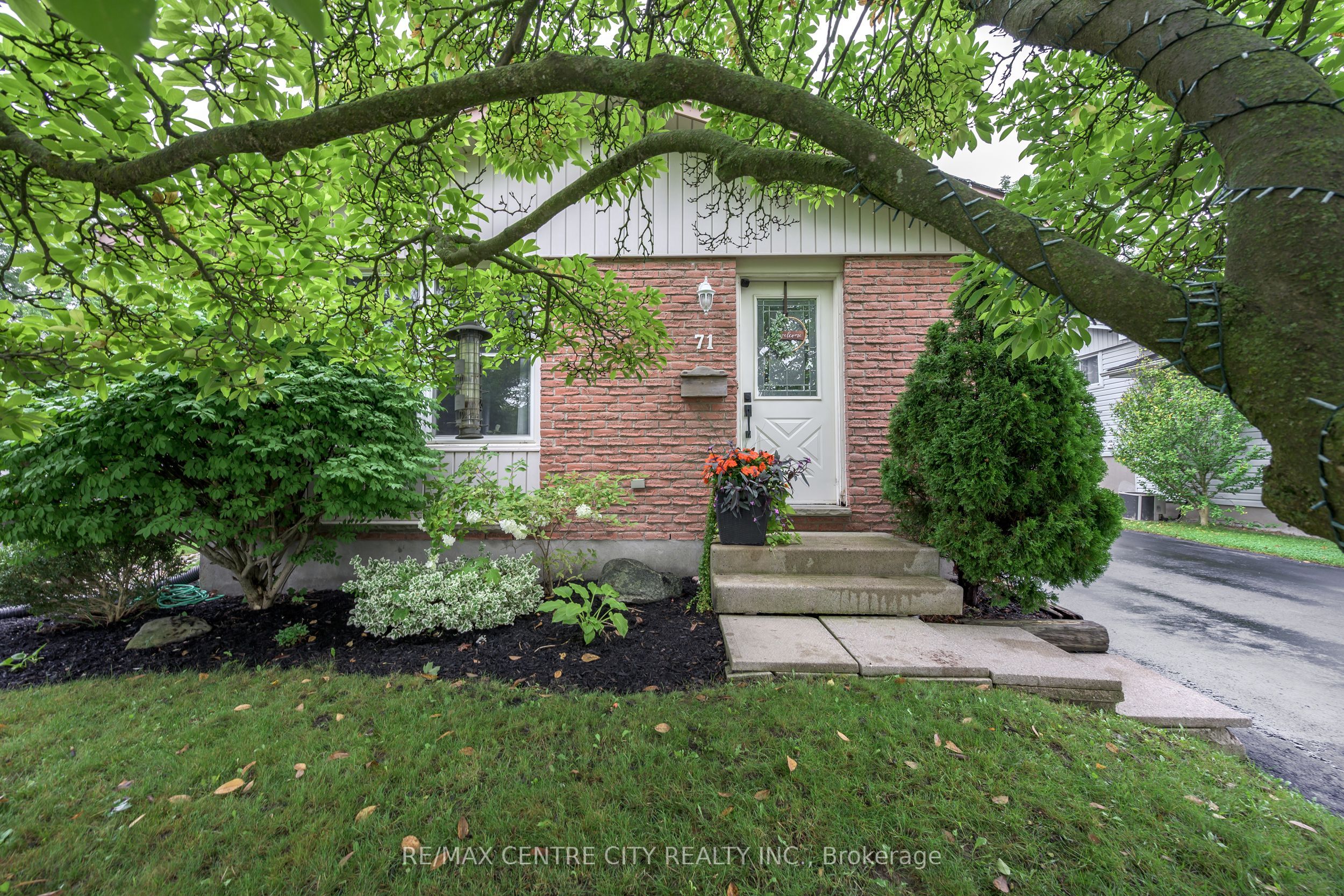 71 Ardsley Road Property Photo 2