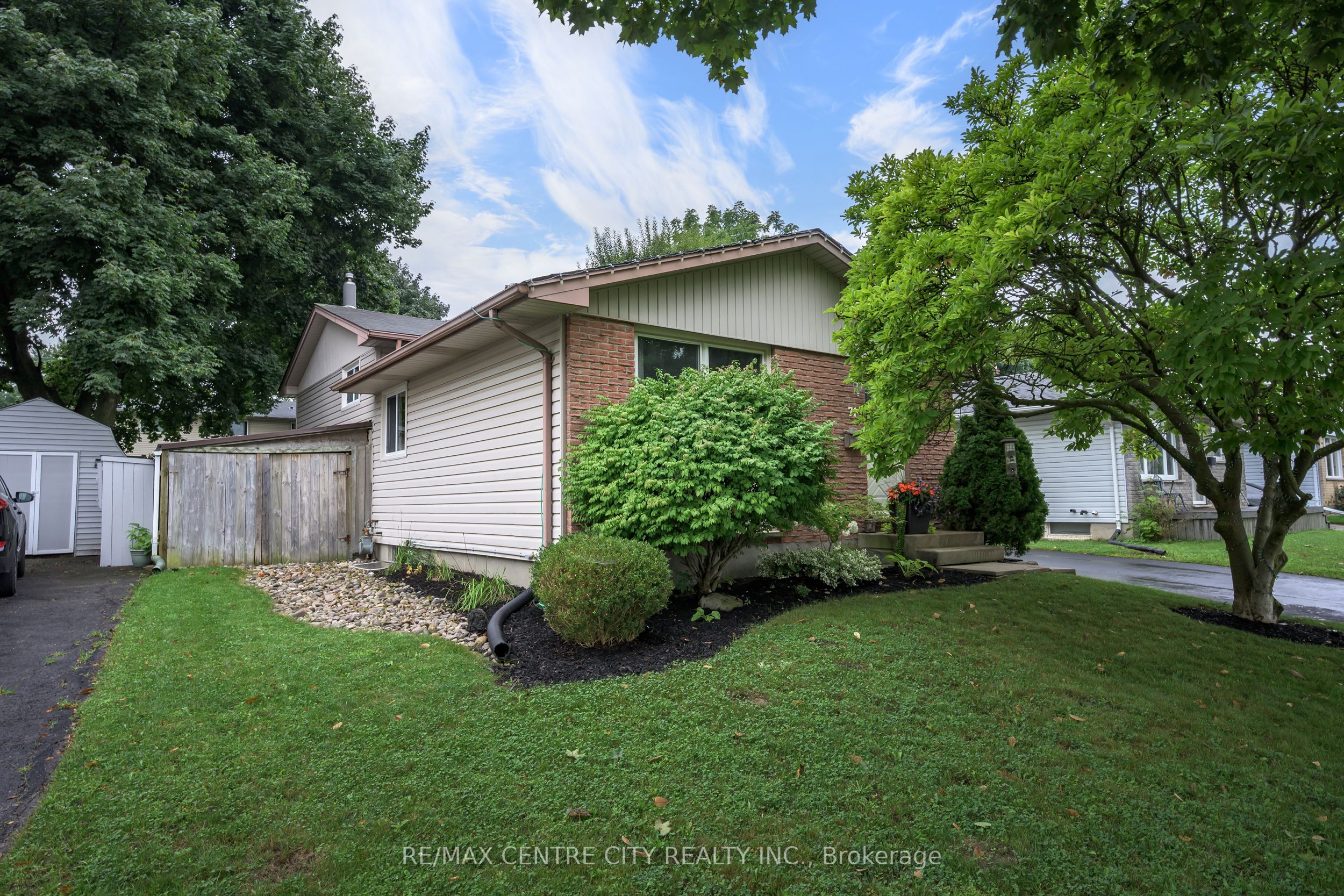 71 Ardsley Road Property Photo 3