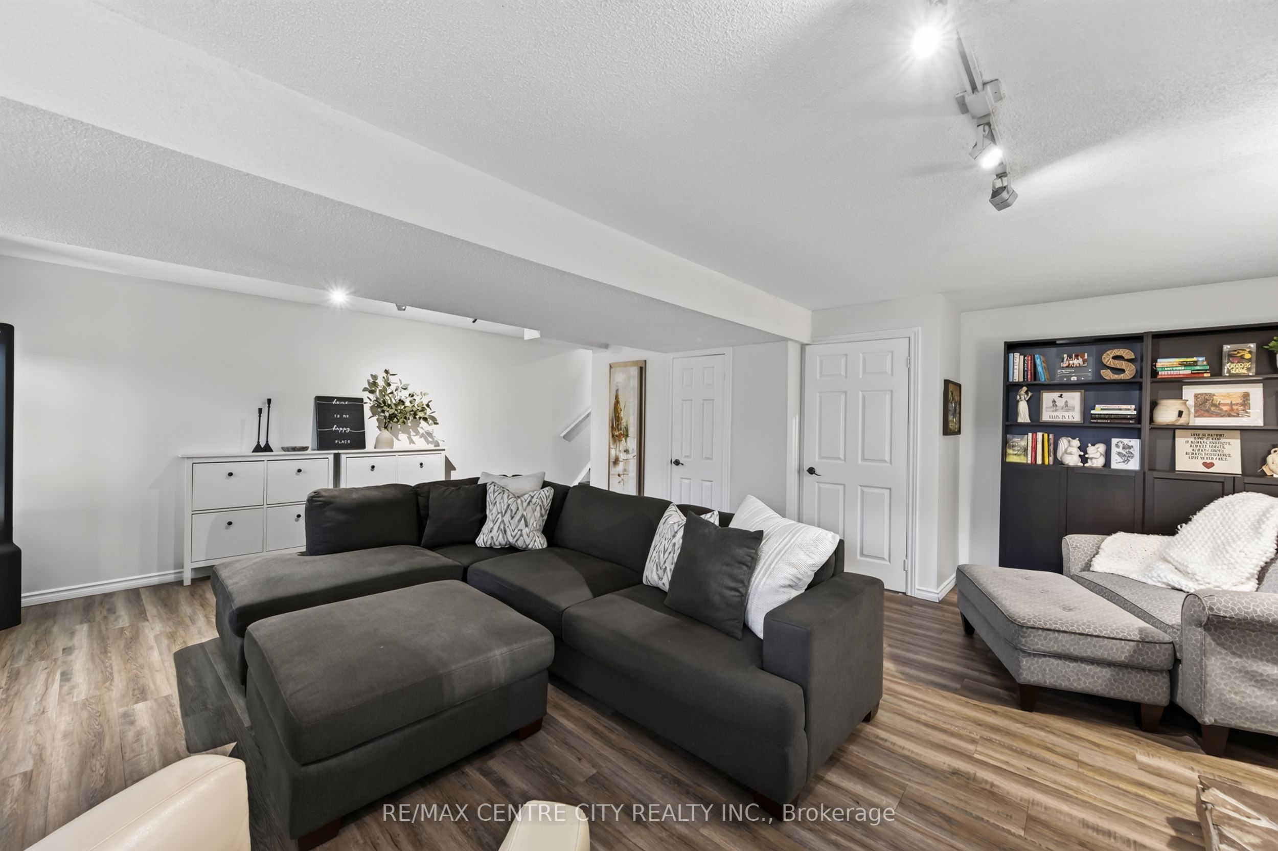 71 Ardsley Road Property Photo 30