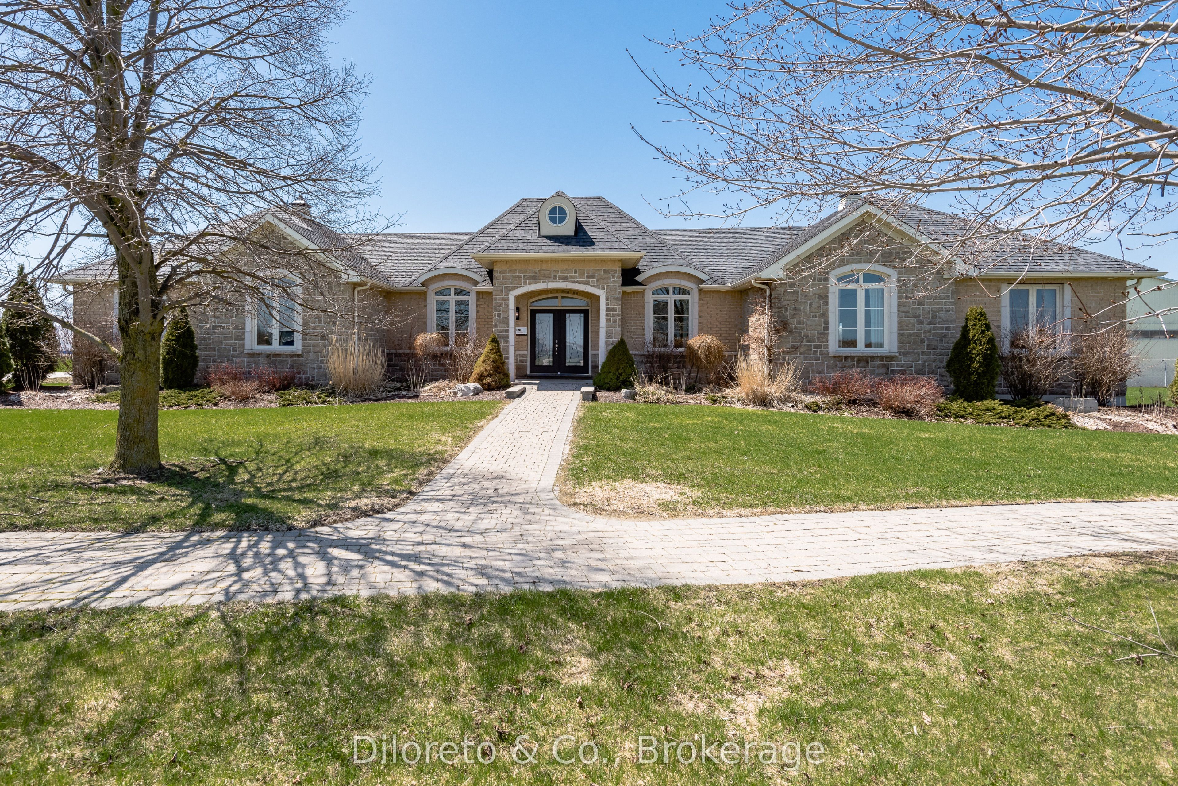 7307 Sideroad 5 W C Property Photo 1