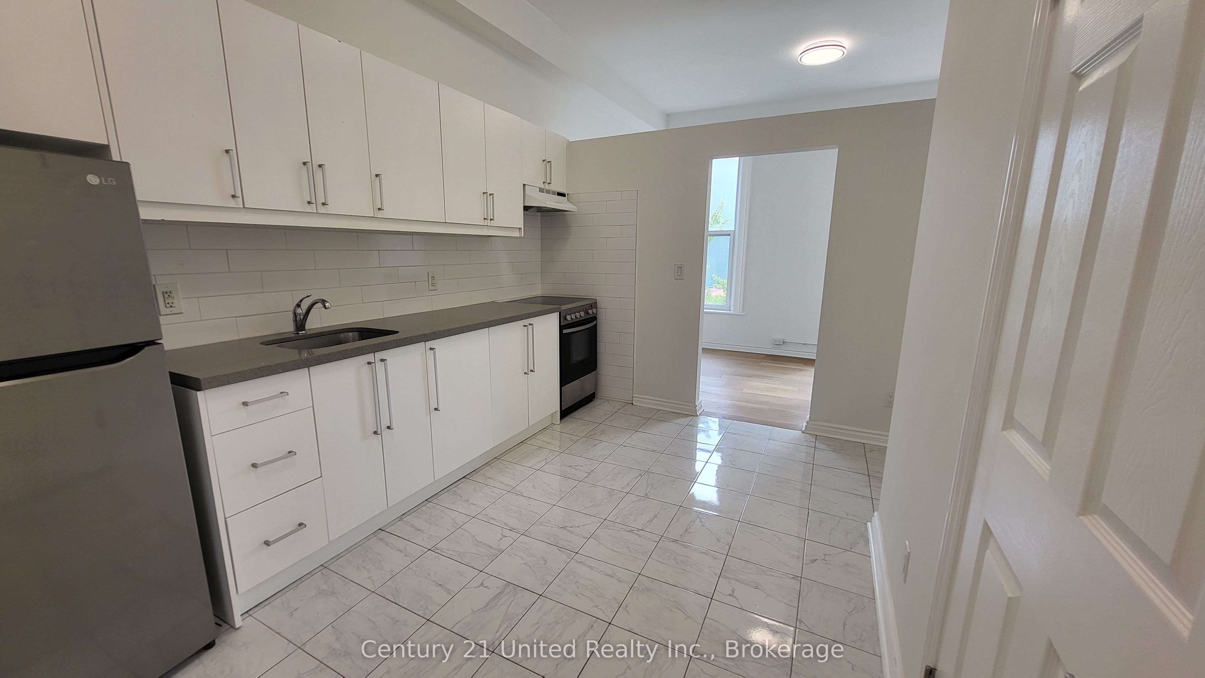 172.5 Hunter Street W 11 Property Photo 2