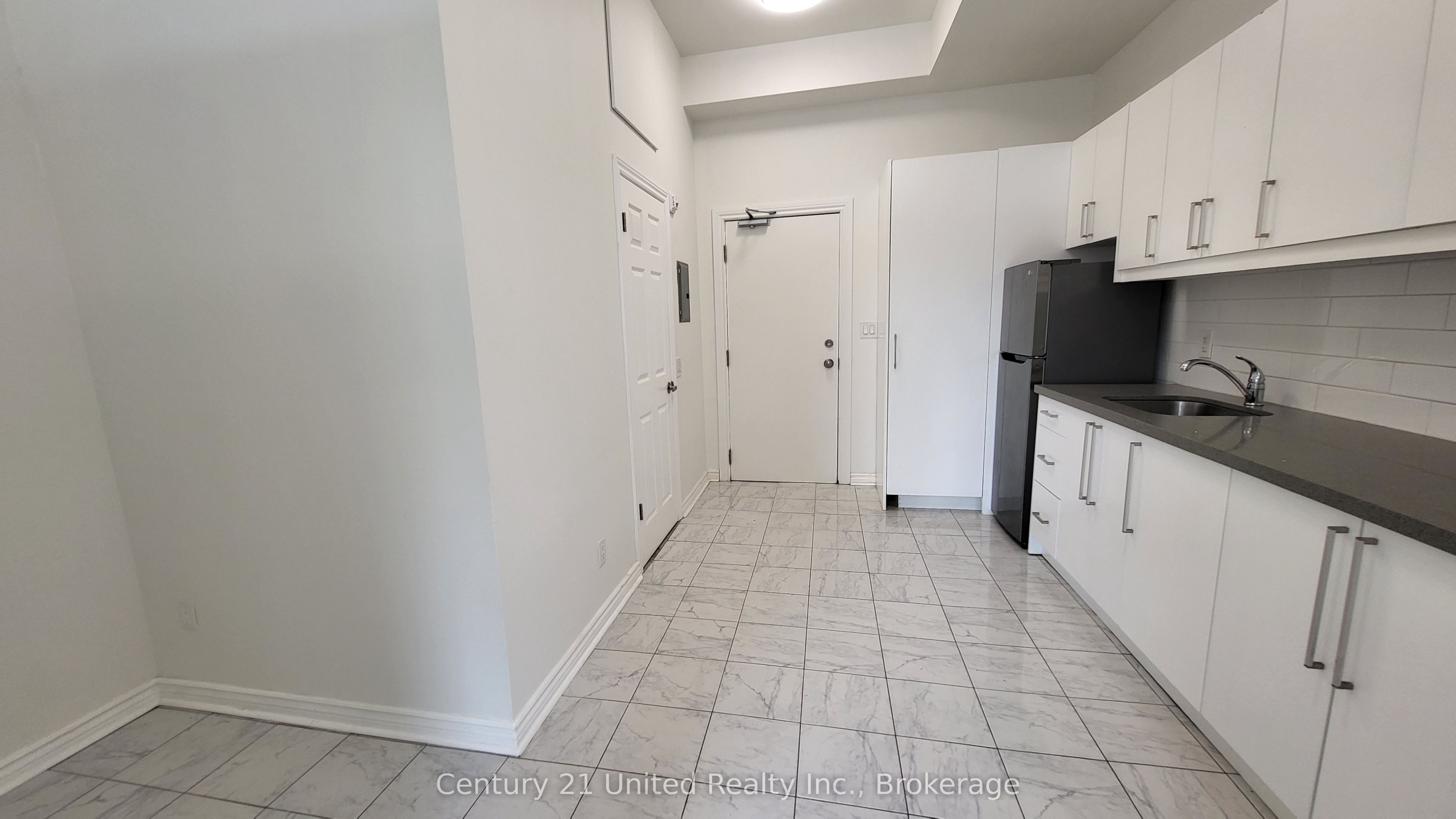 172.5 Hunter Street W 11 Property Photo 3