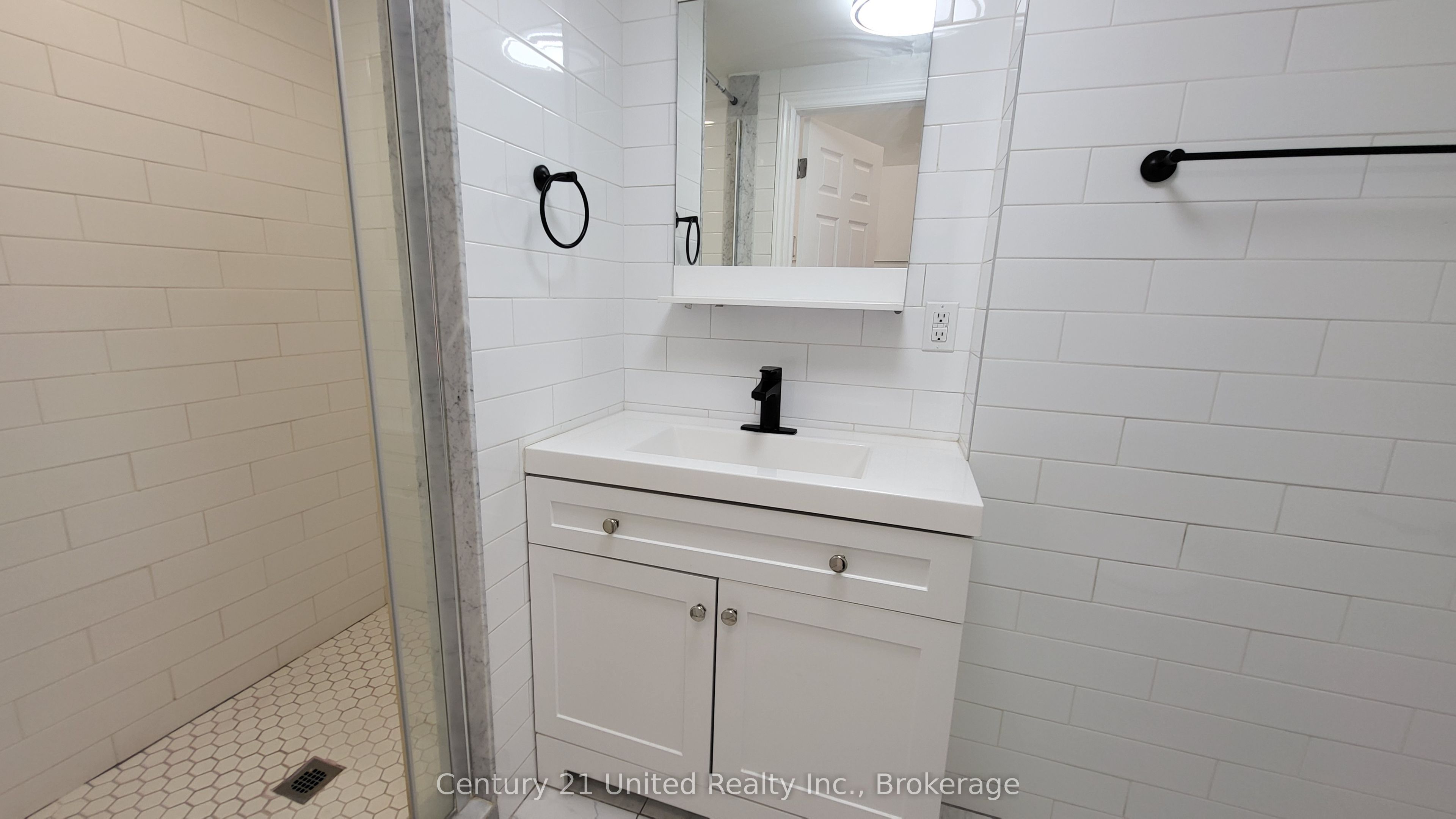 172.5 Hunter Street W 11 Property Photo 7