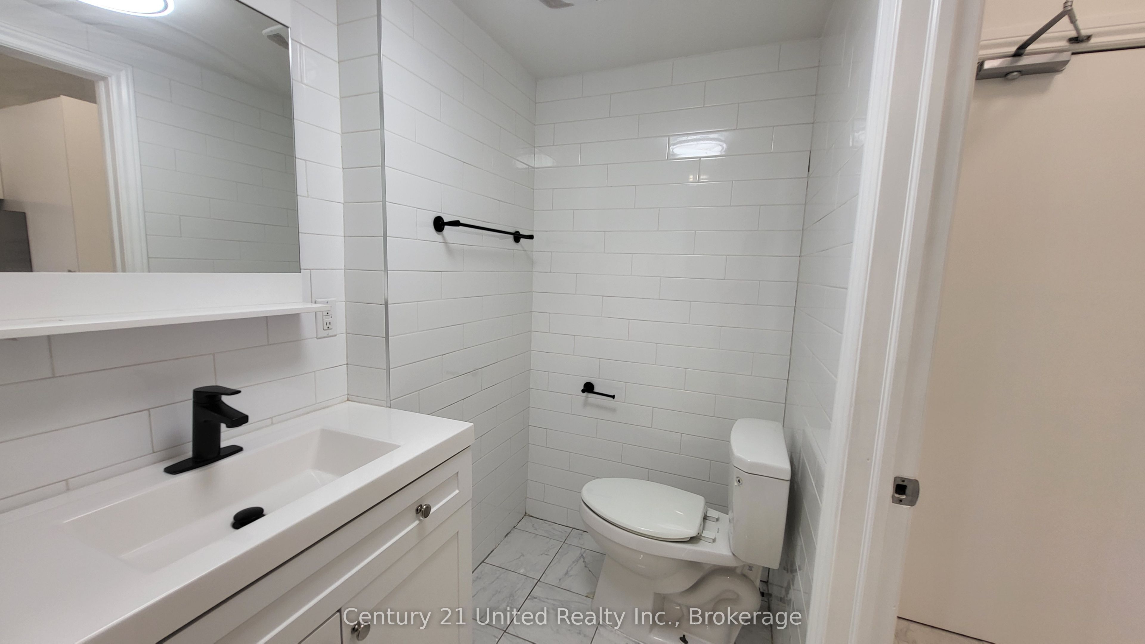 172.5 Hunter Street W 11 Property Photo 8