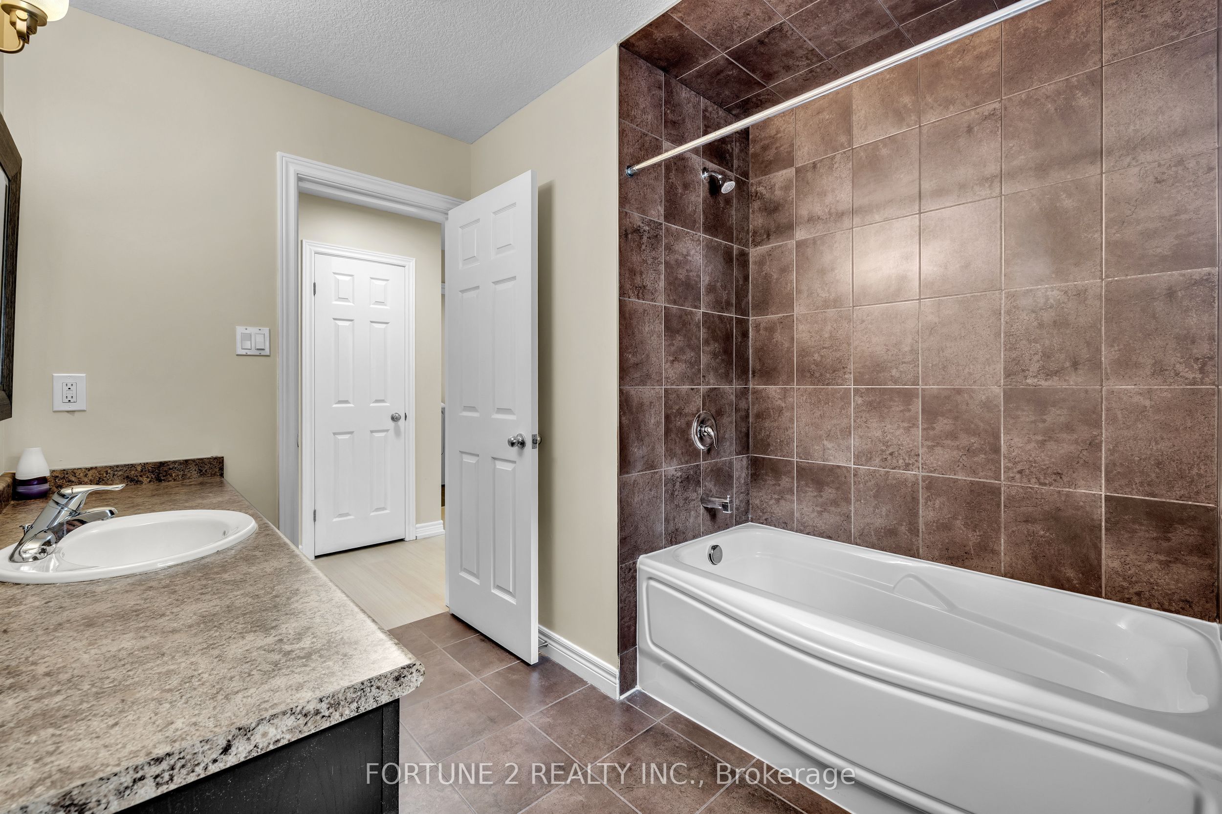 2901 Lemieux Walk Property Photo 17