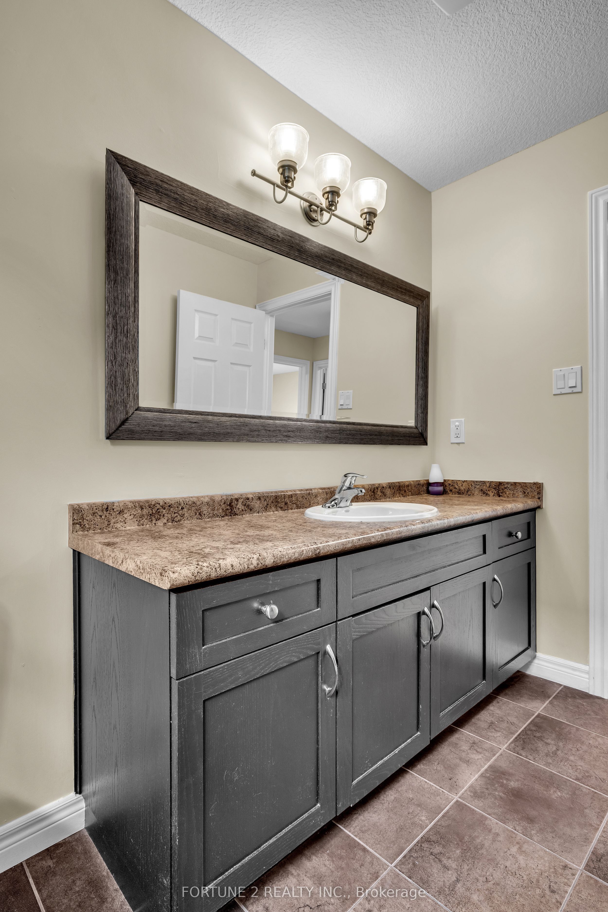 2901 Lemieux Walk Property Photo 18