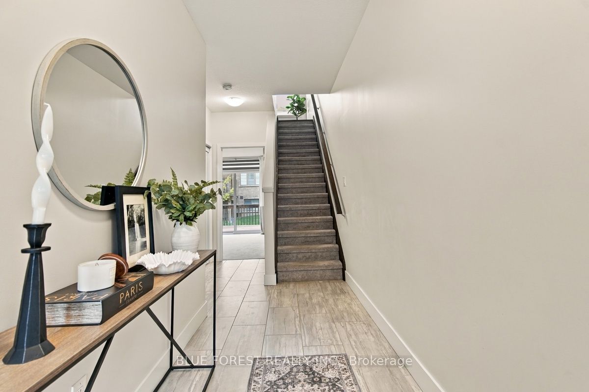 2112 Meadowgate Boulevard Property Photo 3