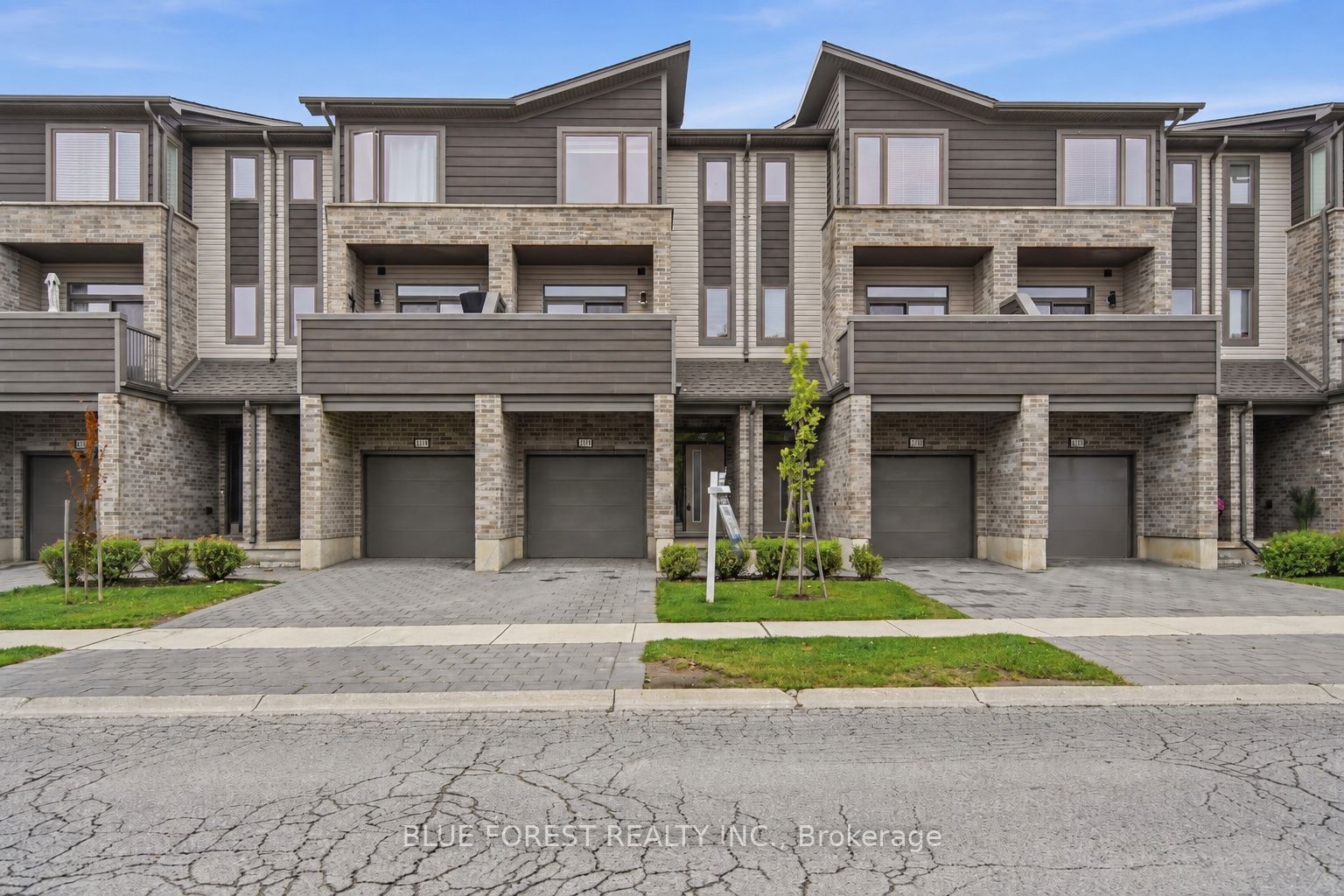 2112 Meadowgate Boulevard Property Photo 2