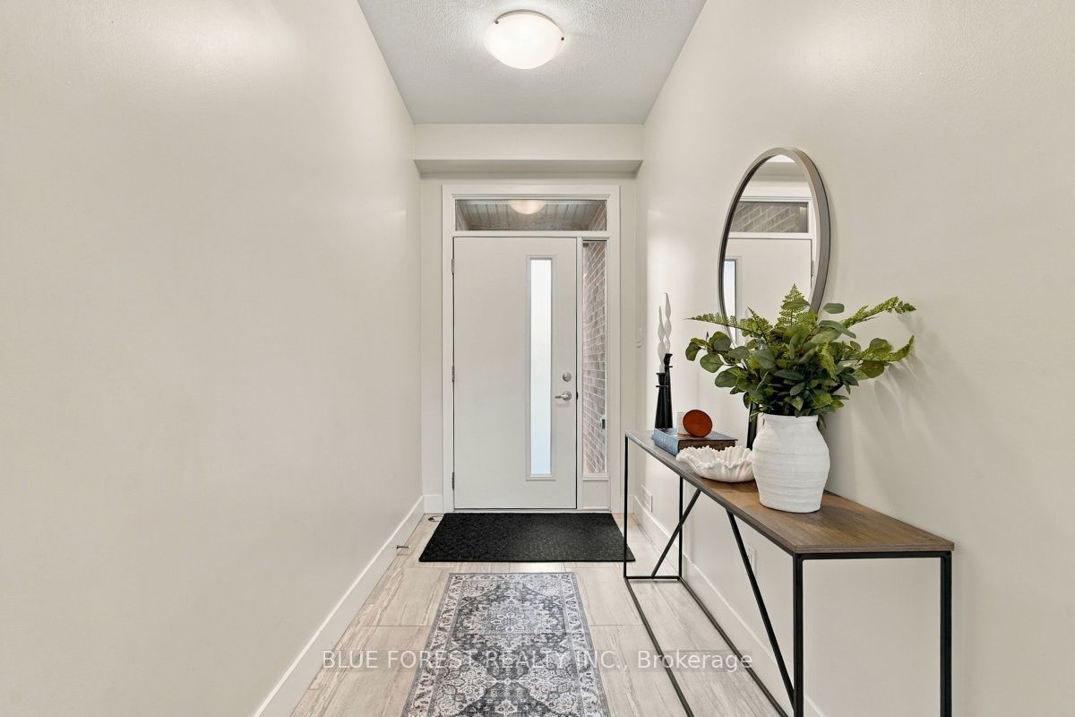 2112 Meadowgate Boulevard Property Photo 4
