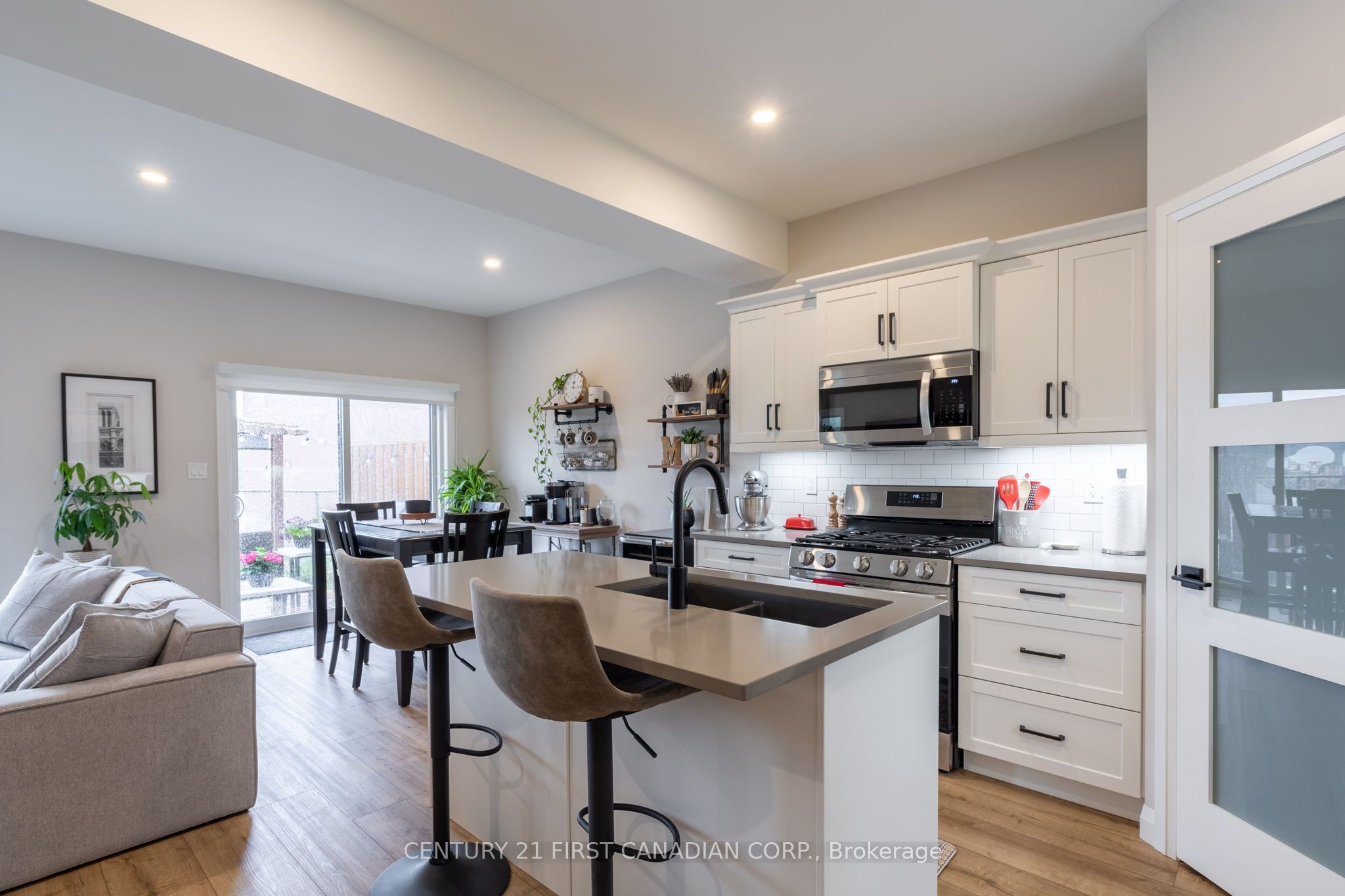 17 Nicholson Street 19 Property Photo 4