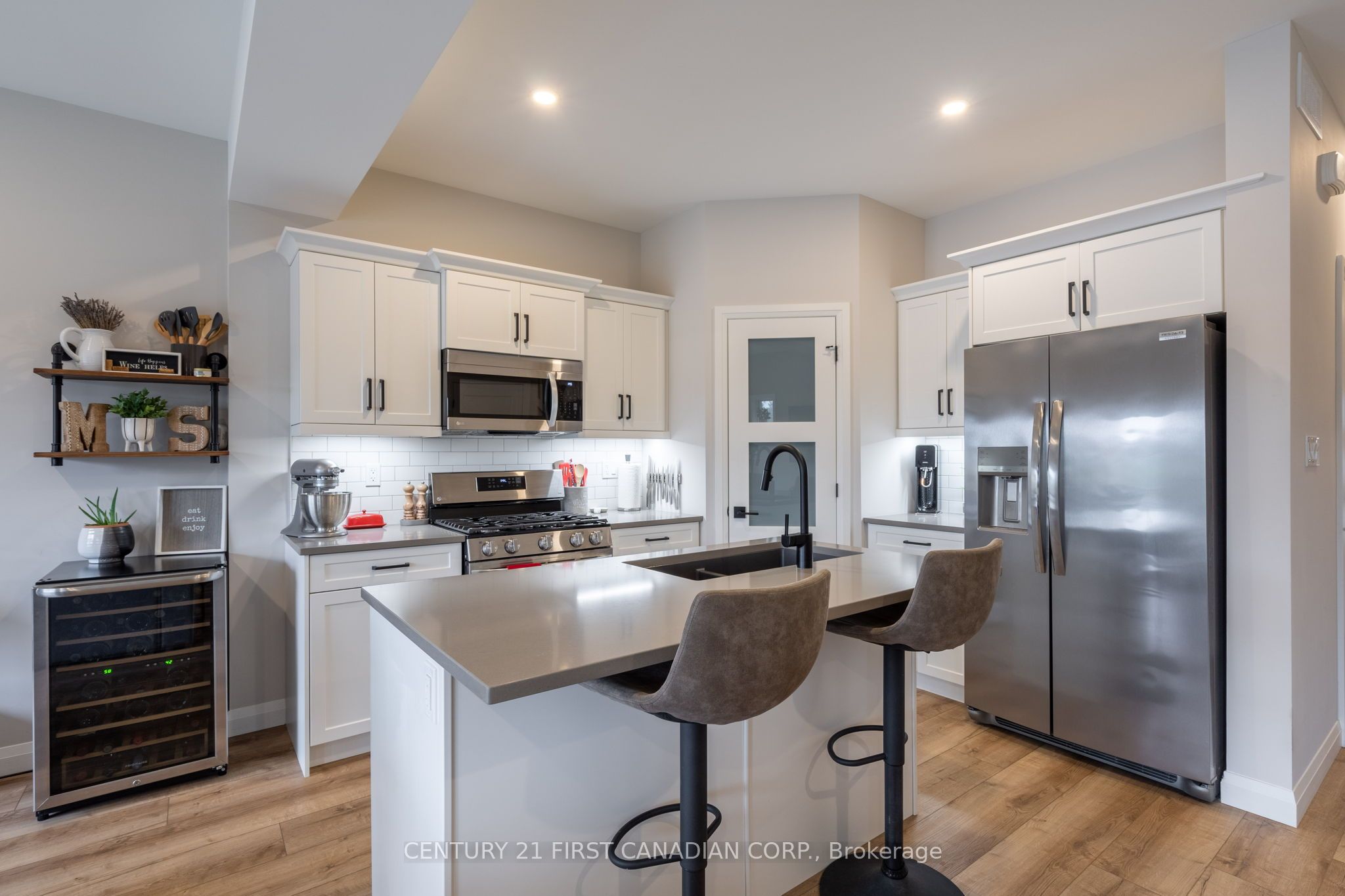 17 Nicholson Street 19 Property Photo 6