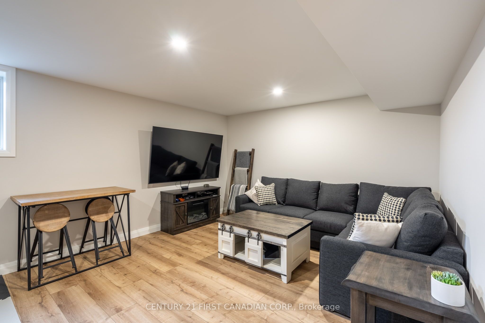 17 Nicholson Street 19 Property Photo 25