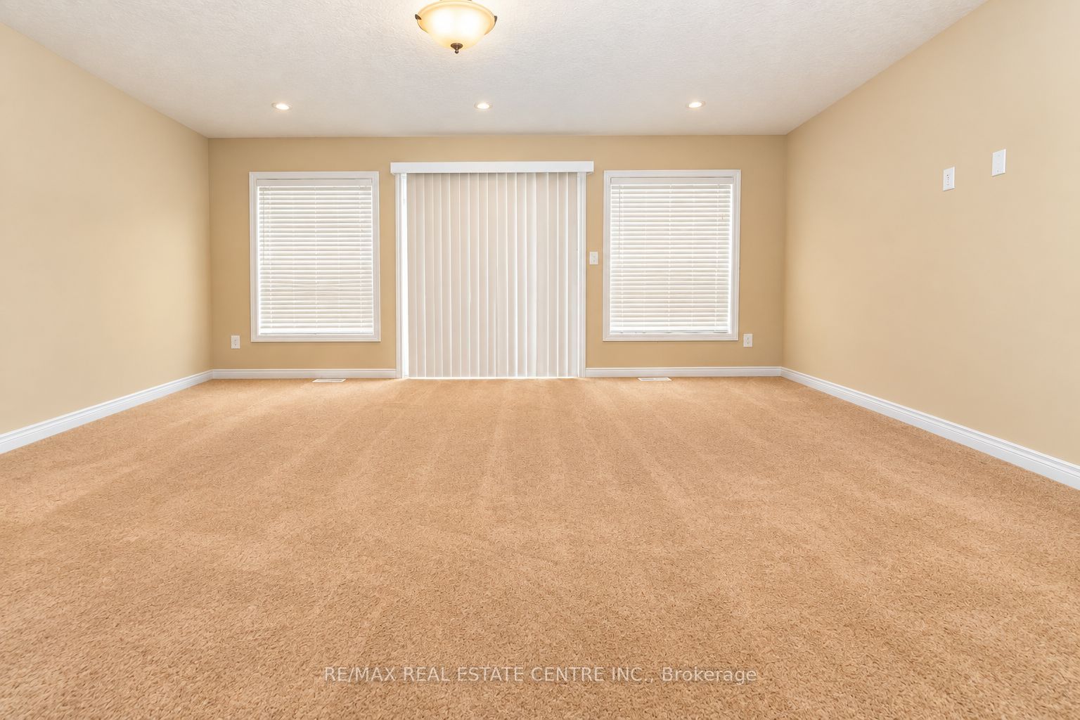 4 Drone Crescent Property Photo 4