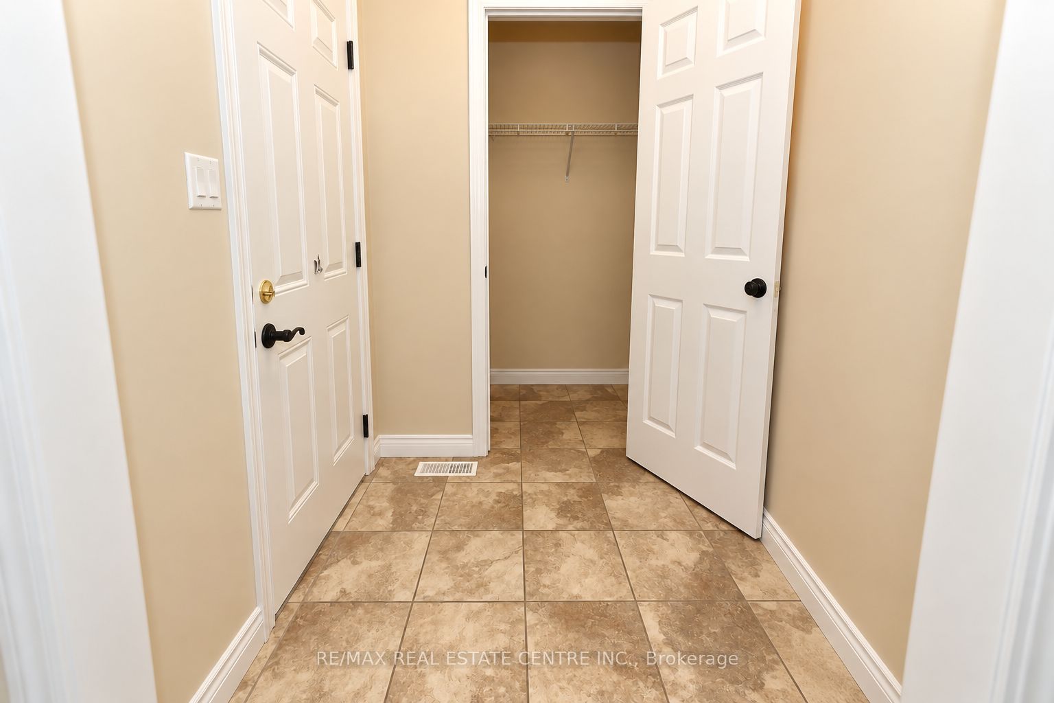 4 Drone Crescent Property Photo 8