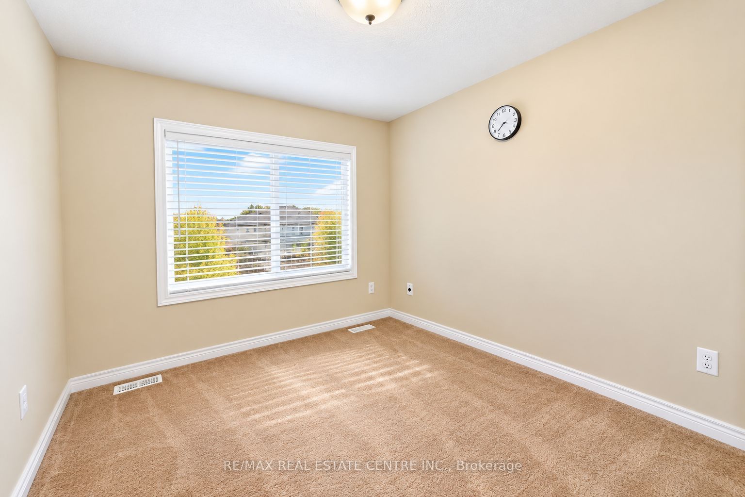 4 Drone Crescent Property Photo 13
