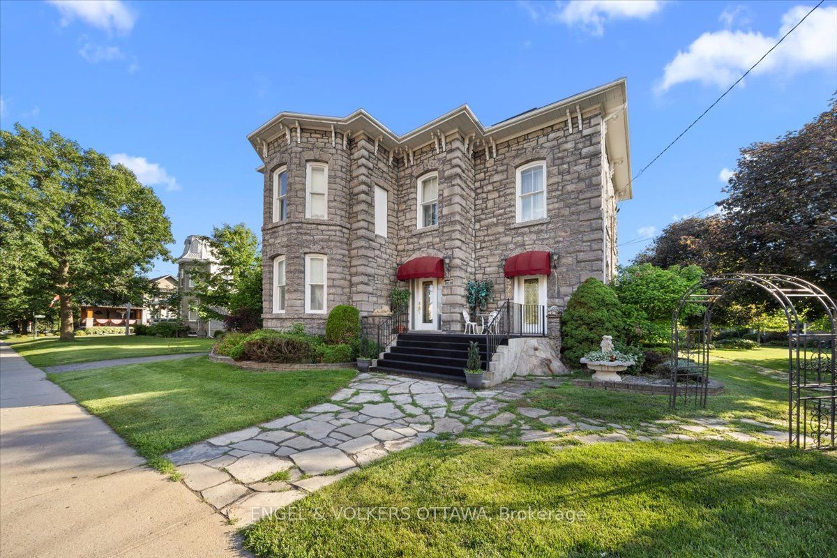 528 St Lawrence Street Property Photo 1
