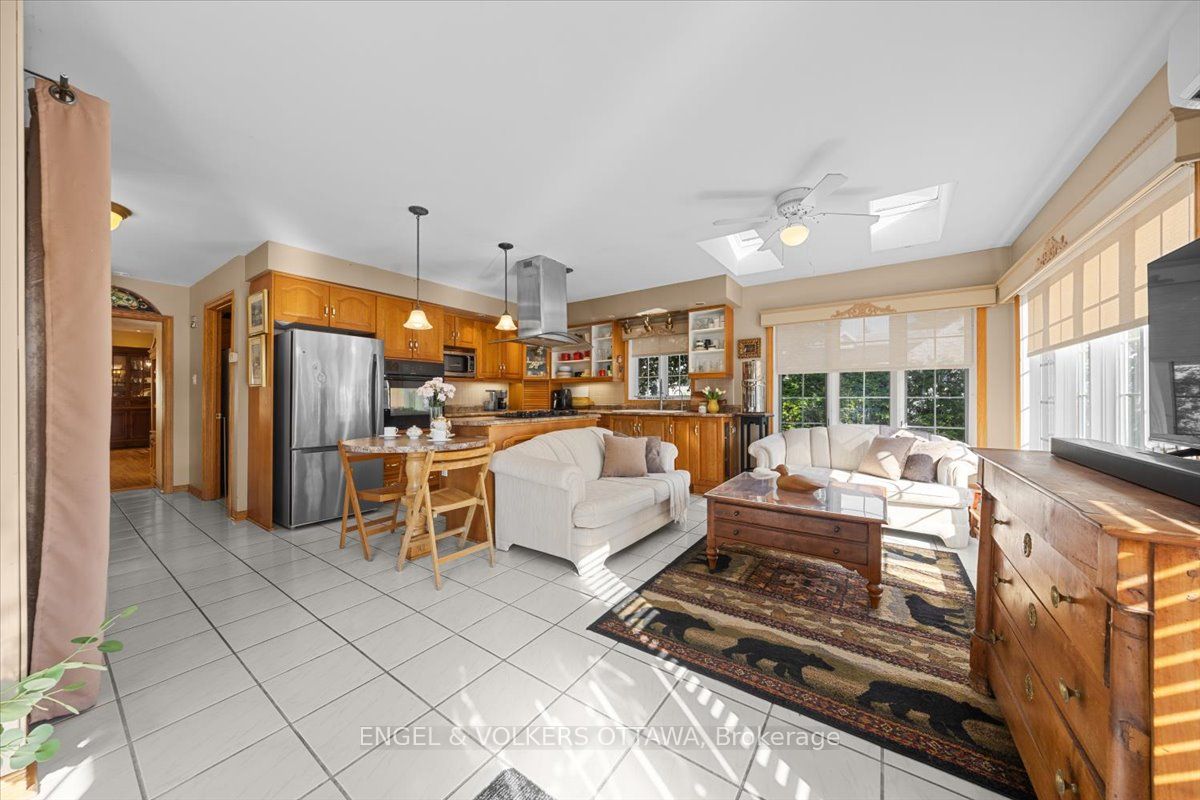 528 St Lawrence Street Property Photo 3