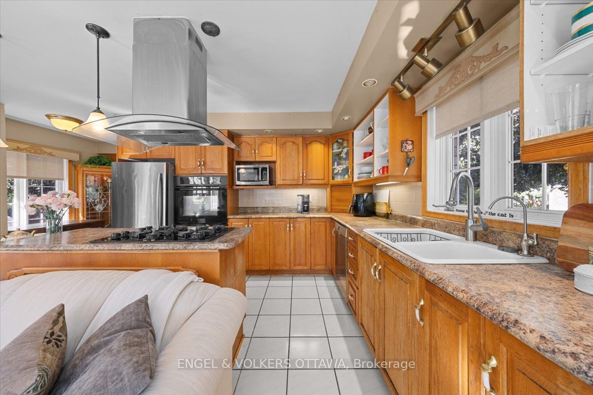 528 St Lawrence Street Property Photo 6