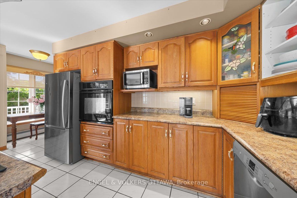 528 St Lawrence Street Property Photo 7