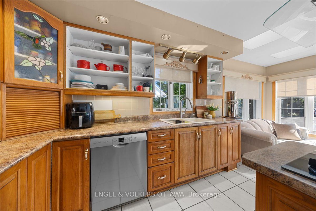 528 St Lawrence Street Property Photo 8