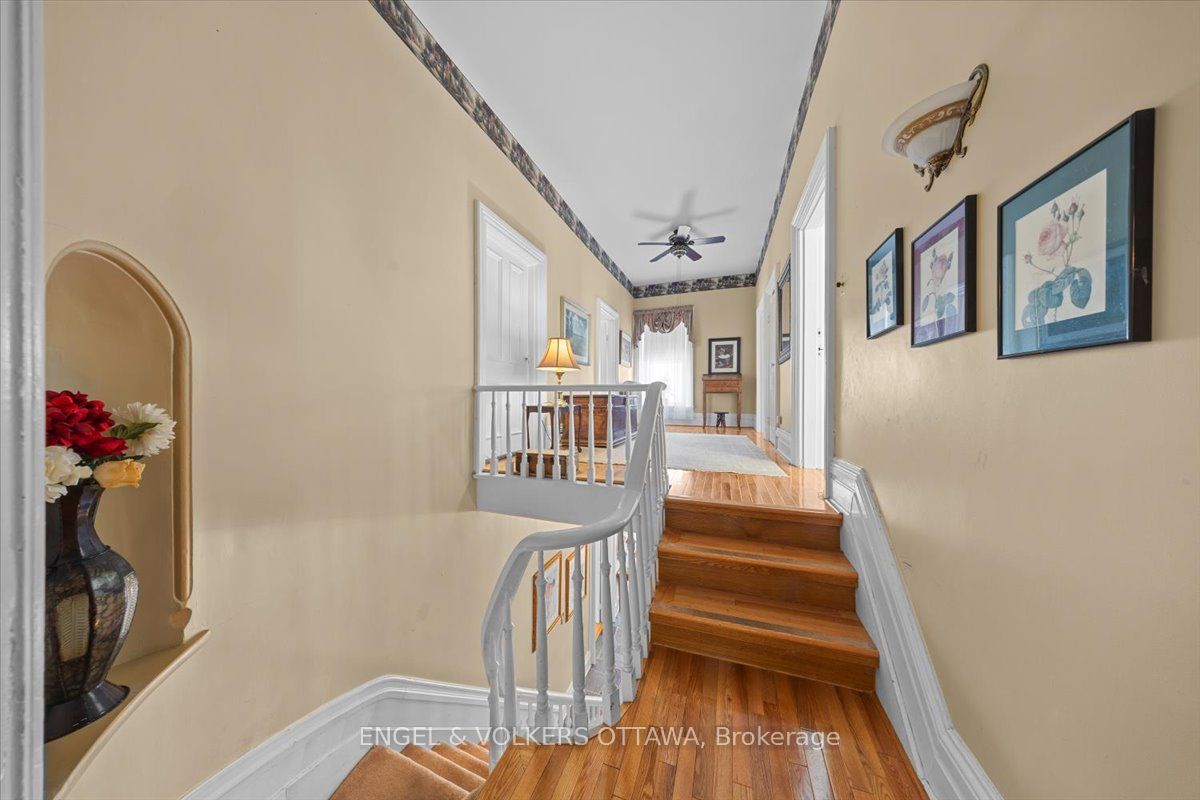 528 St Lawrence Street Property Photo 28