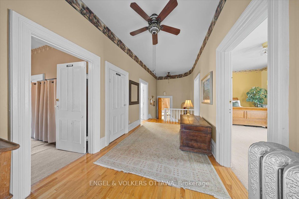 528 St Lawrence Street Property Photo 29