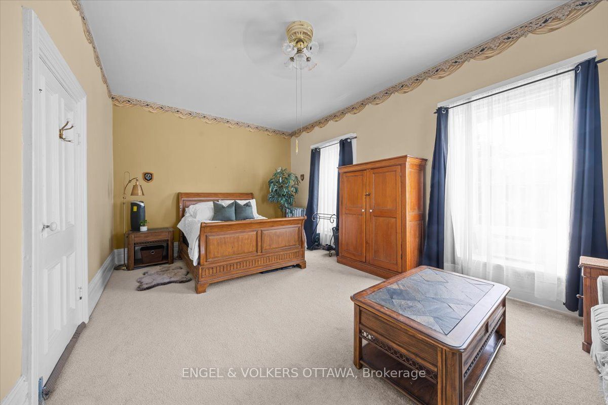 528 St Lawrence Street Property Photo 30